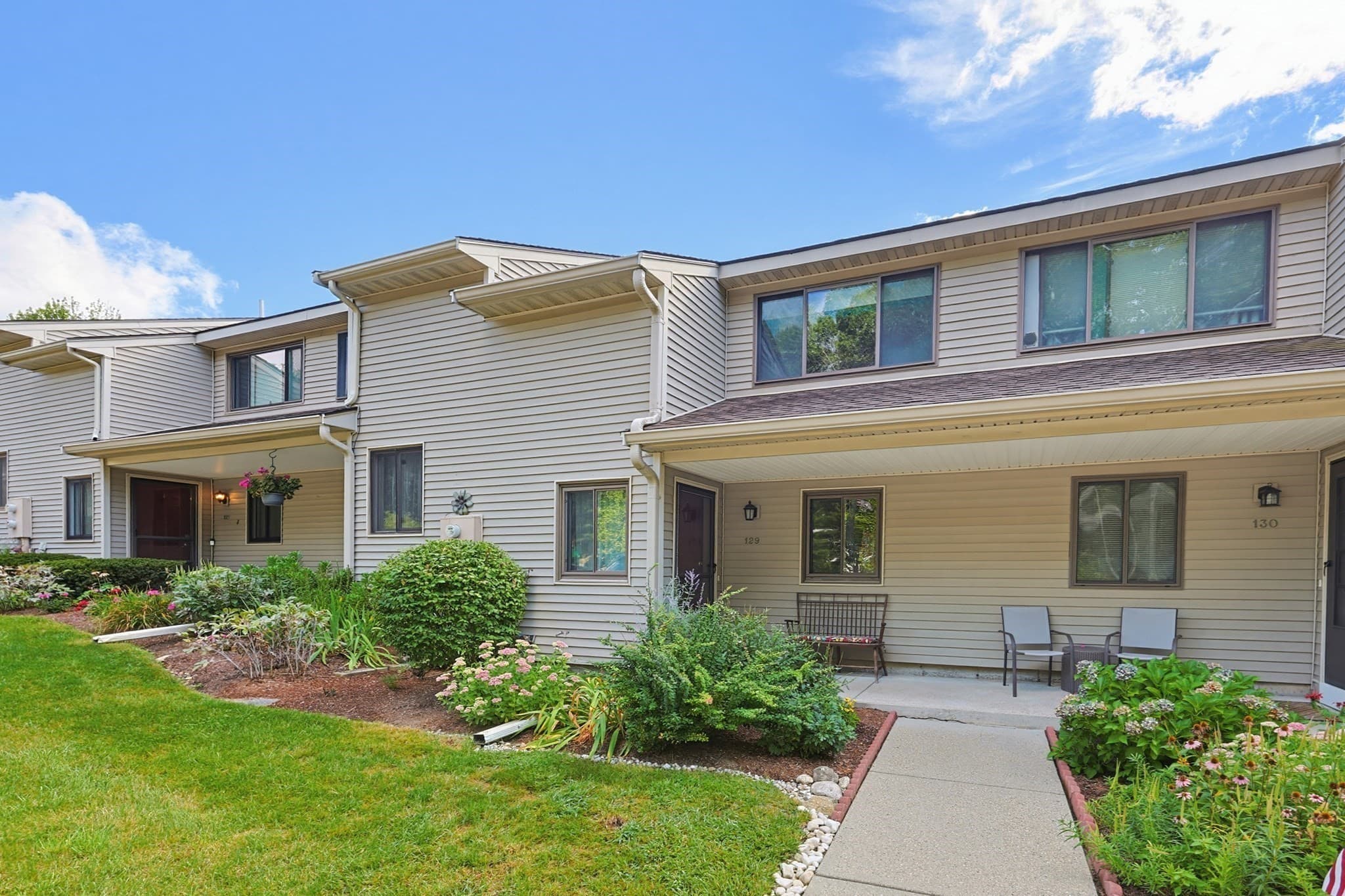 Condominium at 129 Highwood Drive # 129, Franklin MA 02038, Franklin, photo 2 of 37