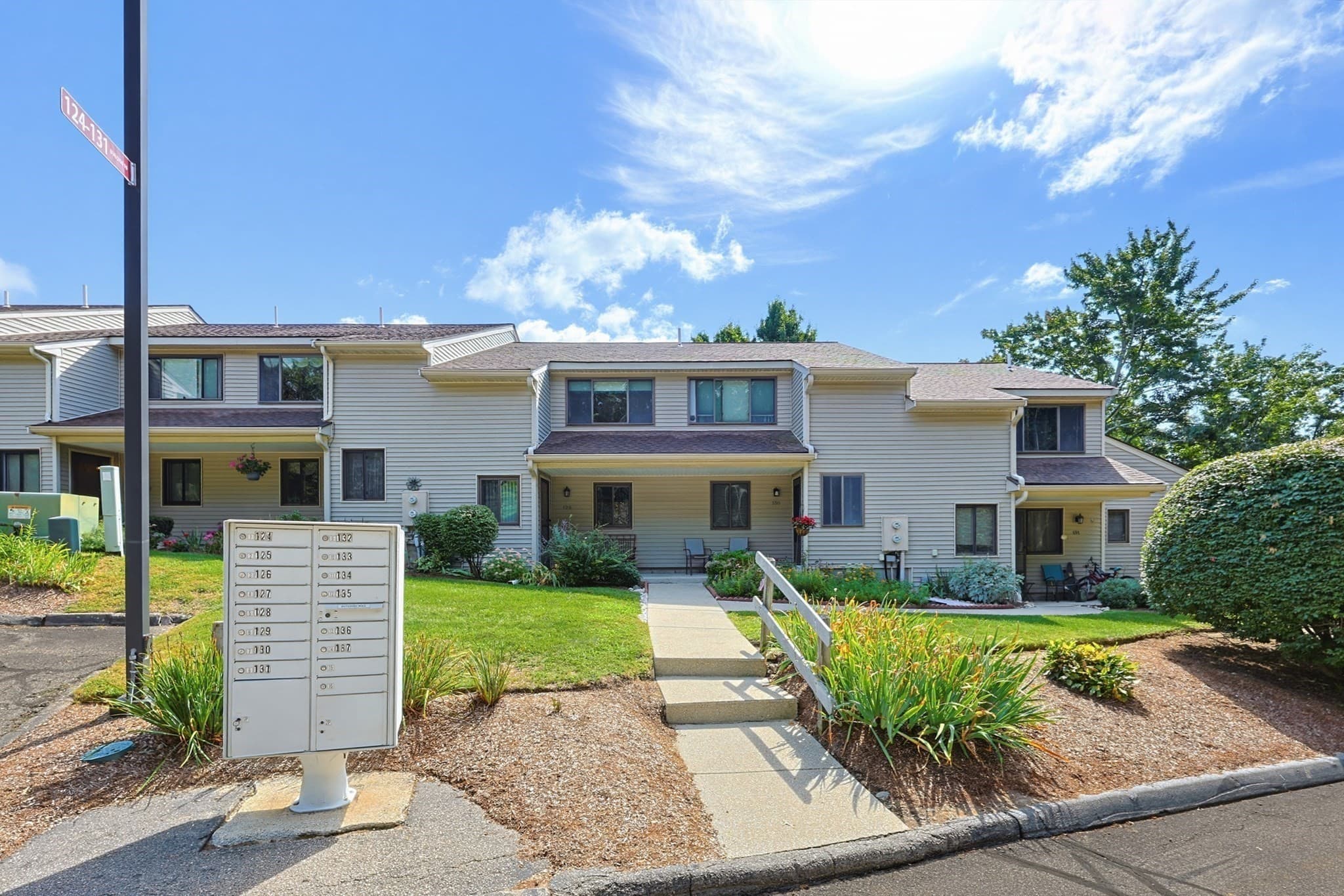Condominium at 129 Highwood Drive # 129, Franklin MA 02038, Franklin, photo 3 of 37