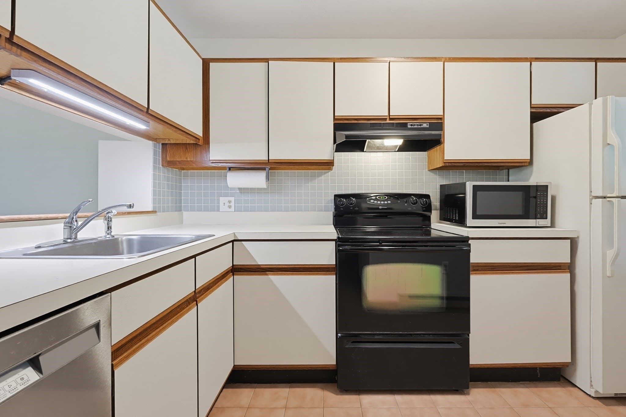 Condominium at 129 Highwood Drive # 129, Franklin MA 02038, Franklin, photo 8 of 37