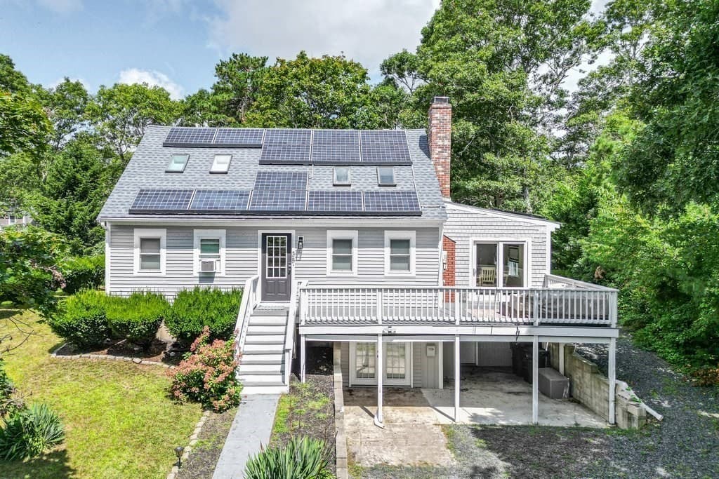 35 Pinecrest Ave, Mashpee MA 02649