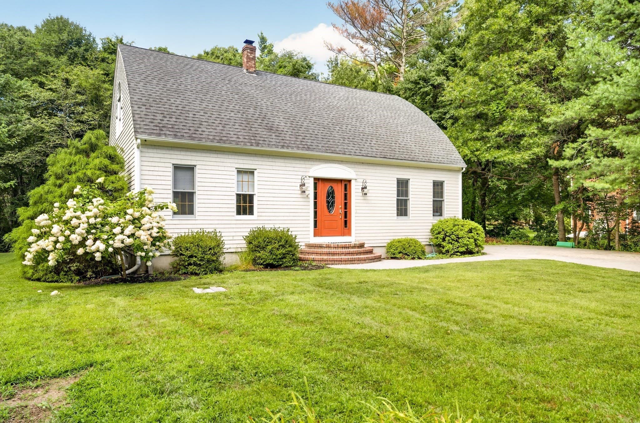 32 Slades Farm Ln, Dartmouth MA 02748
