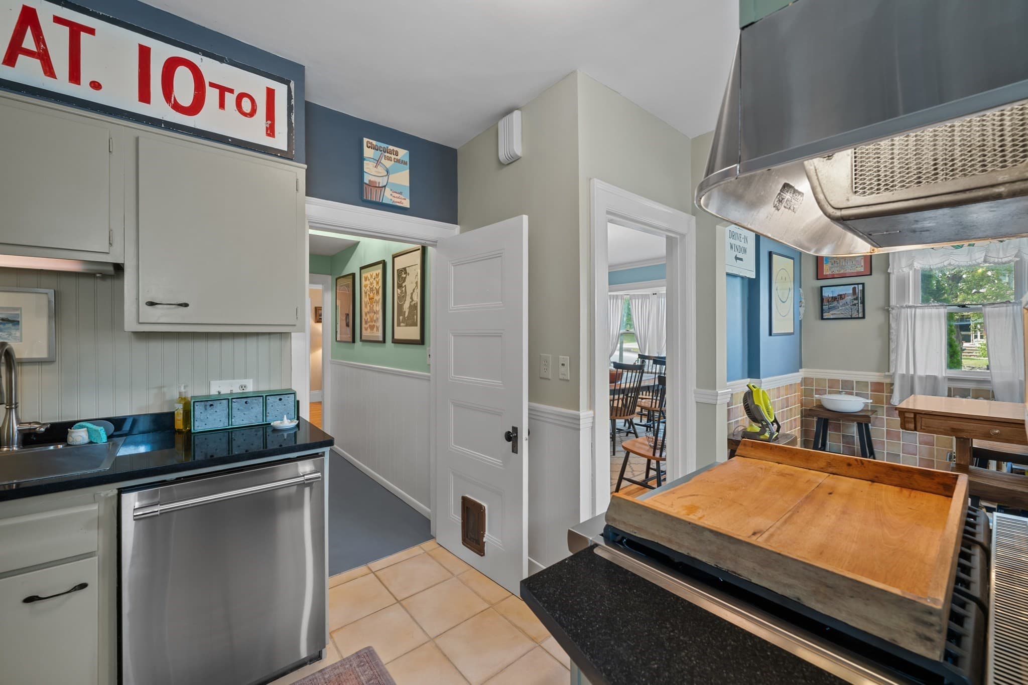 Single Family Residence at 25 Kenwood Ave, Worcester MA 01605, Worcester, photo 6 of 39