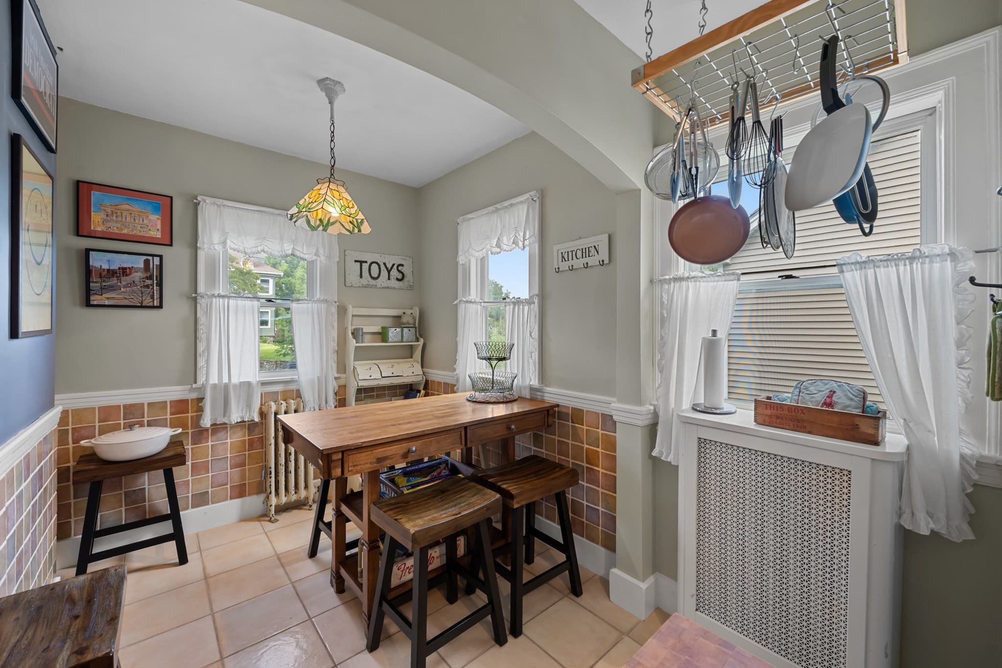 Single Family Residence at 25 Kenwood Ave, Worcester MA 01605, Worcester, photo 9 of 39