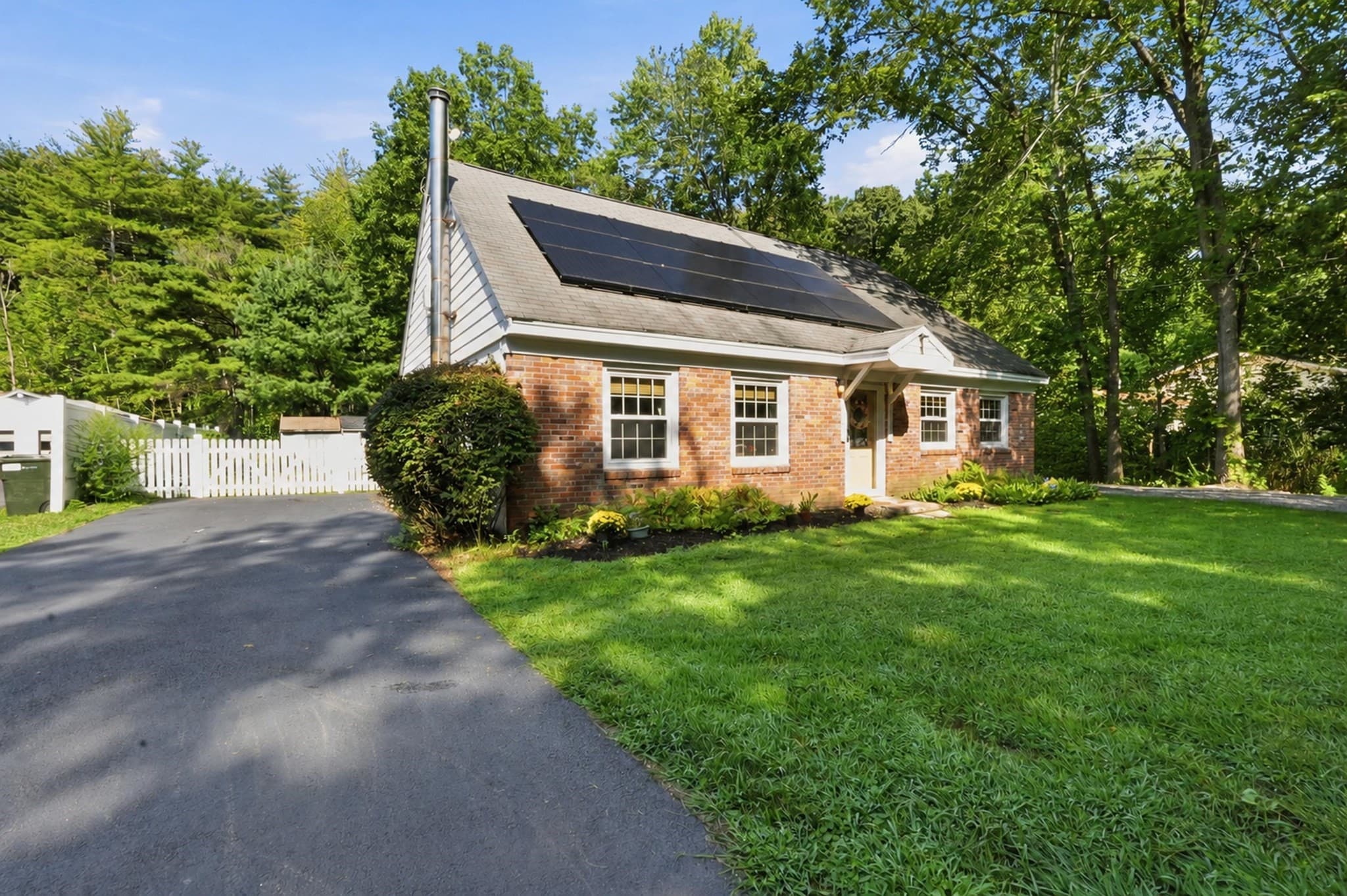 Single Family Residence at 137 Parker Rd, Lancaster MA 01523, Lancaster, photo 3 of 35