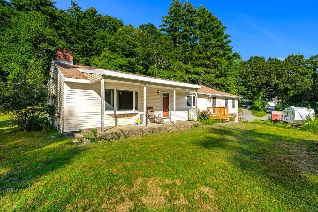 Single Family Residence at 239 Lovers Ln, Haverhill MA 01830, Haverhill, photo 9 of 23