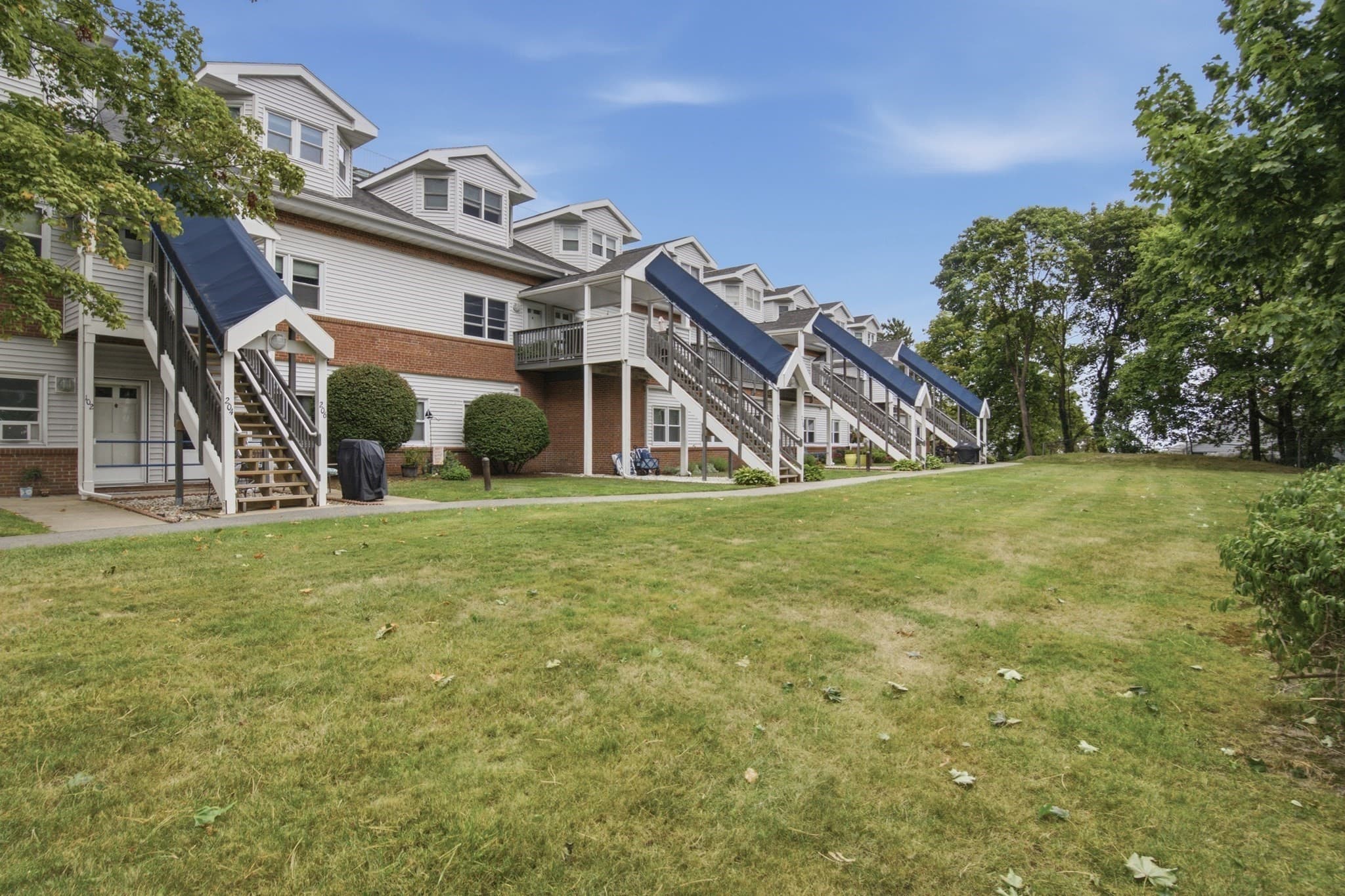 Condominium at 26 School St # 204, Hull MA 02045, Hull, photo 23 of 36