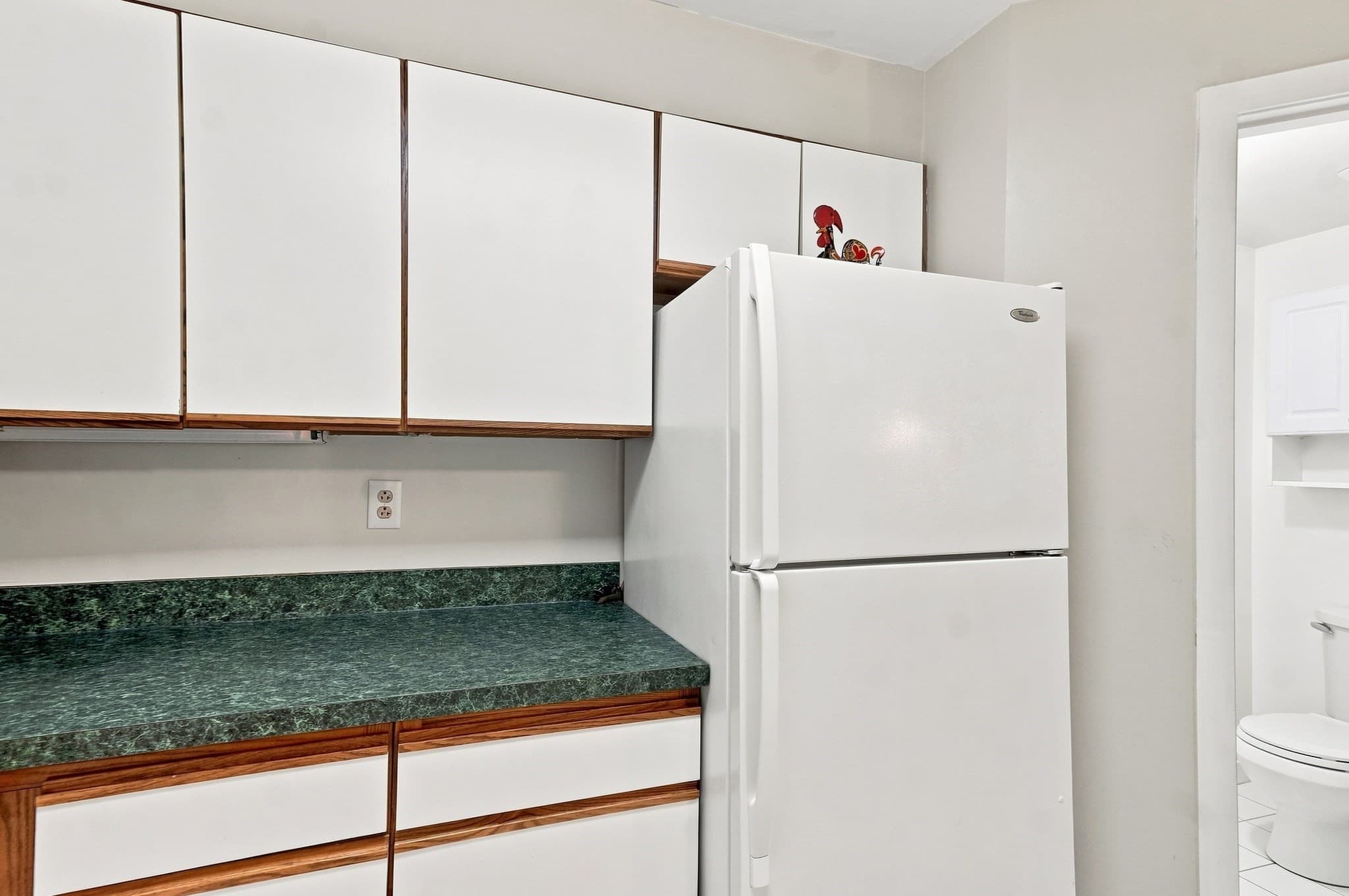 Condominium at 26 School St # 204, Hull MA 02045, Hull, photo 10 of 36