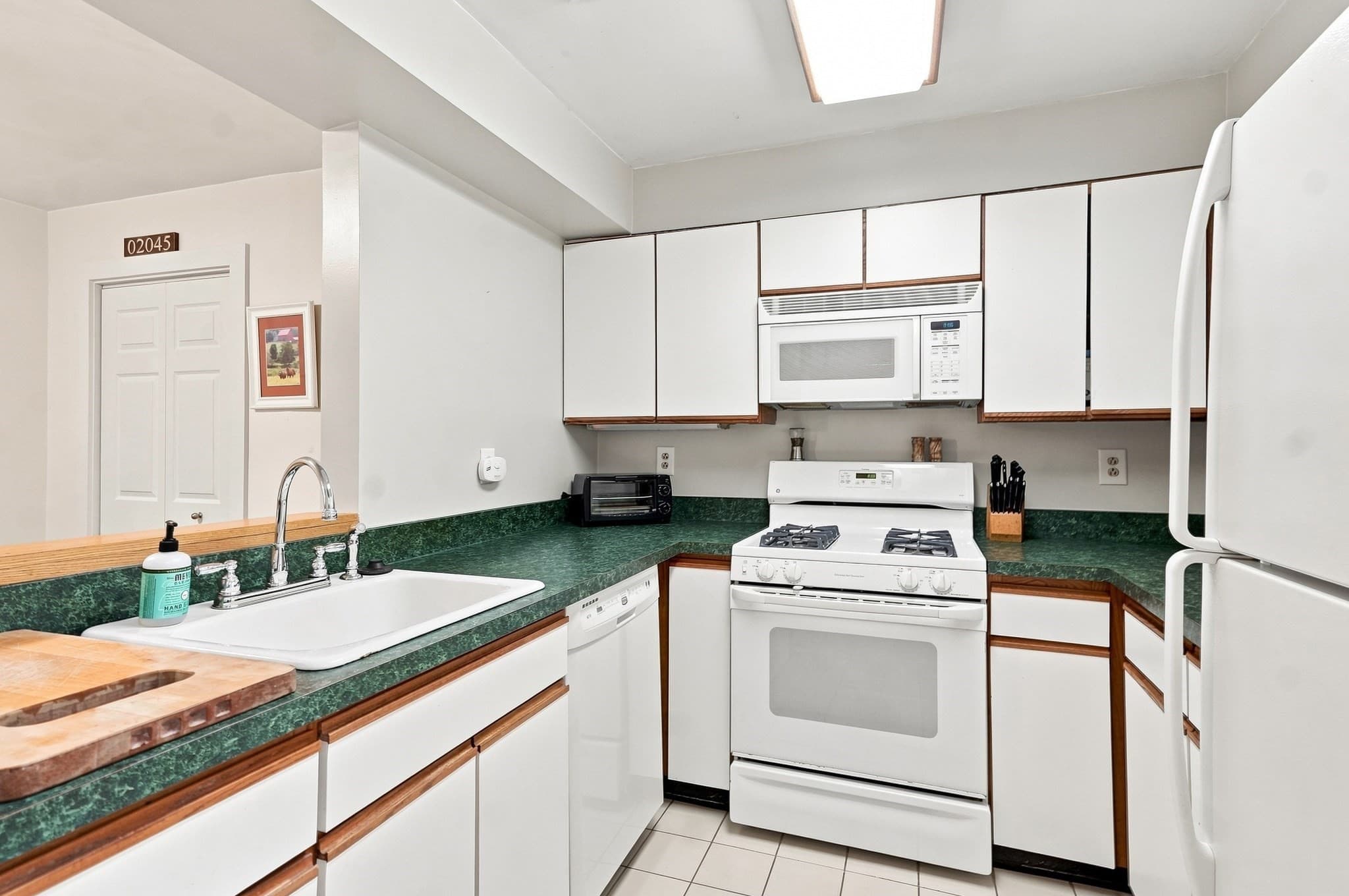 Condominium at 26 School St # 204, Hull MA 02045, Hull, photo 8 of 36