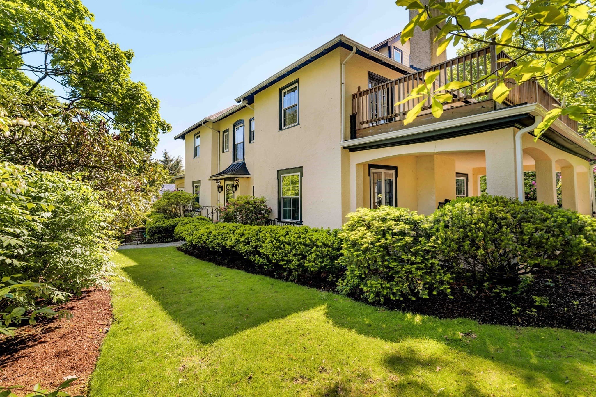 Single Family Residence at 17 Chesham Road, Brookline MA 02445, Brookline, photo 2 of 28