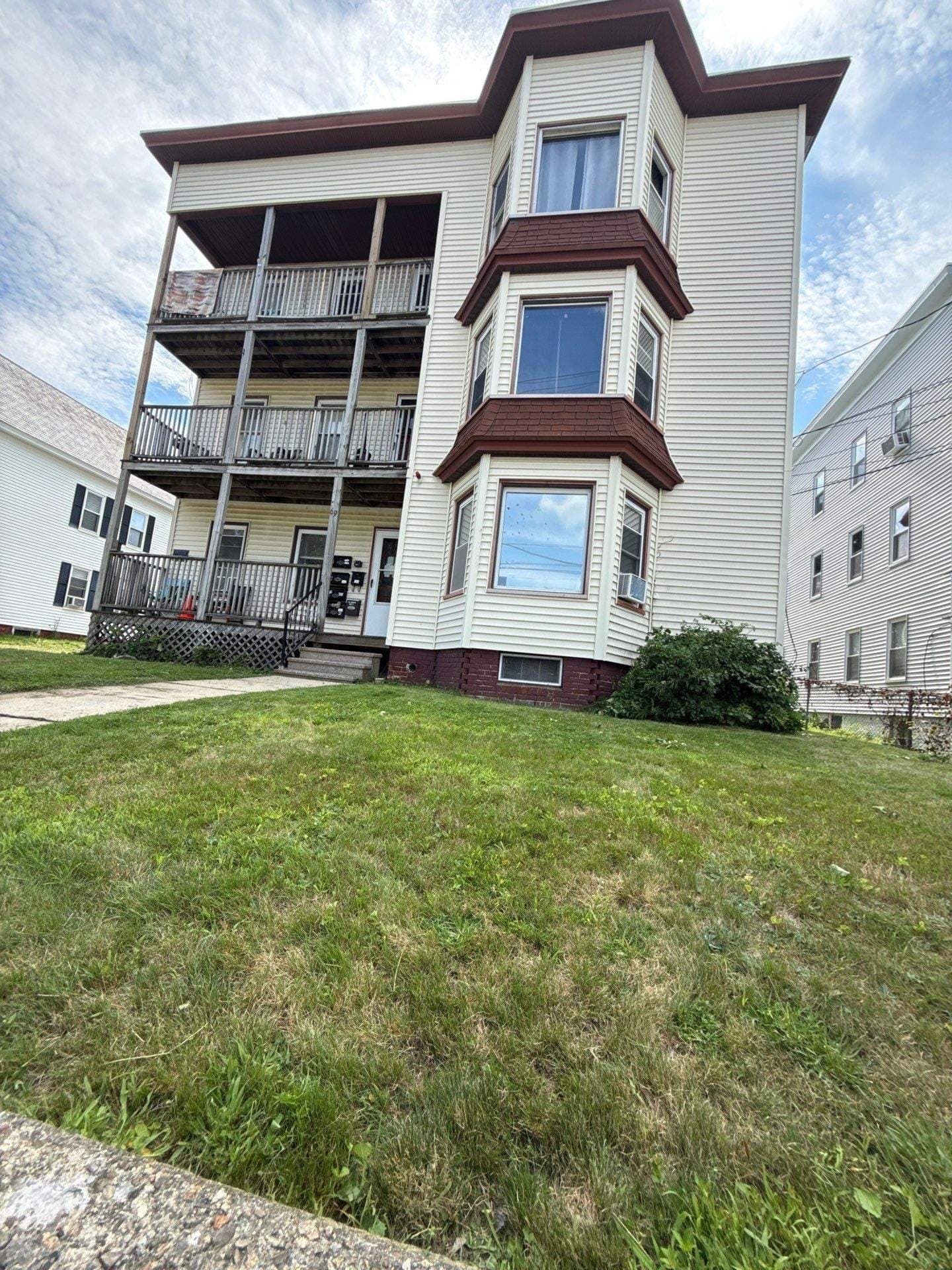 69 Nichols St, Gardner MA 01440