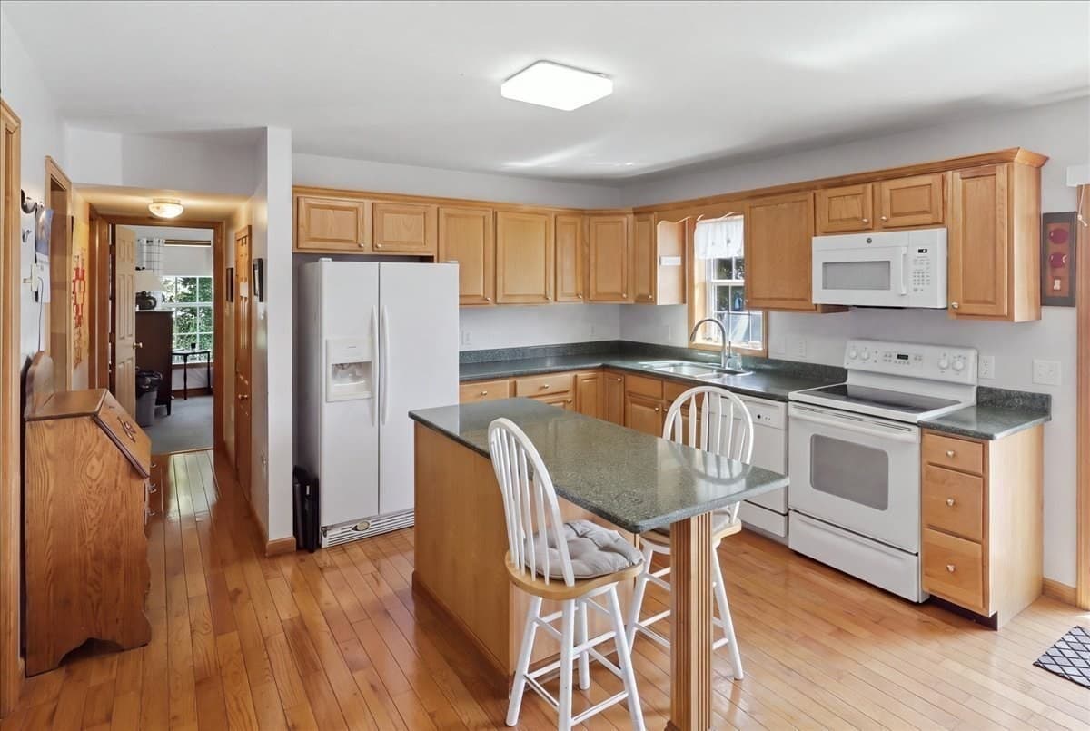 Single Family Residence at 129 Balsam St, Fairhaven MA 02719, Fairhaven, photo 13 of 36
