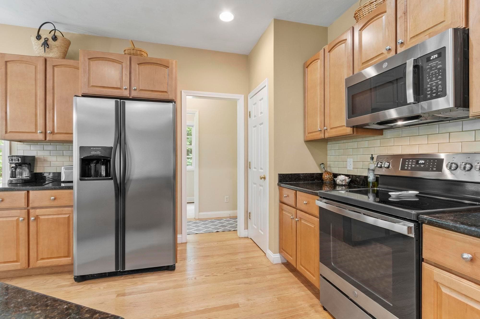 Single Family Residence at 6 Pheasant Hill Ln, Sterling MA 01564, Sterling, photo 10 of 42