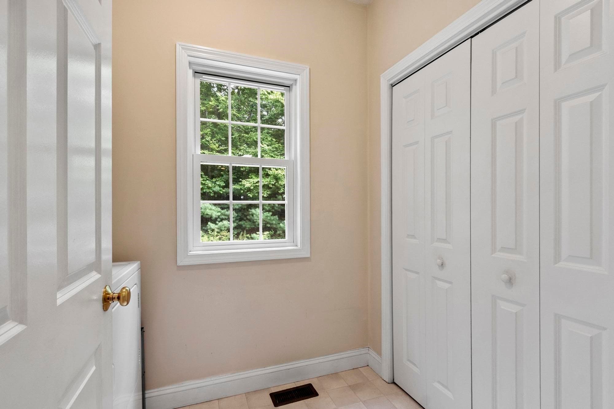 Single Family Residence at 6 Pheasant Hill Ln, Sterling MA 01564, Sterling, photo 31 of 42