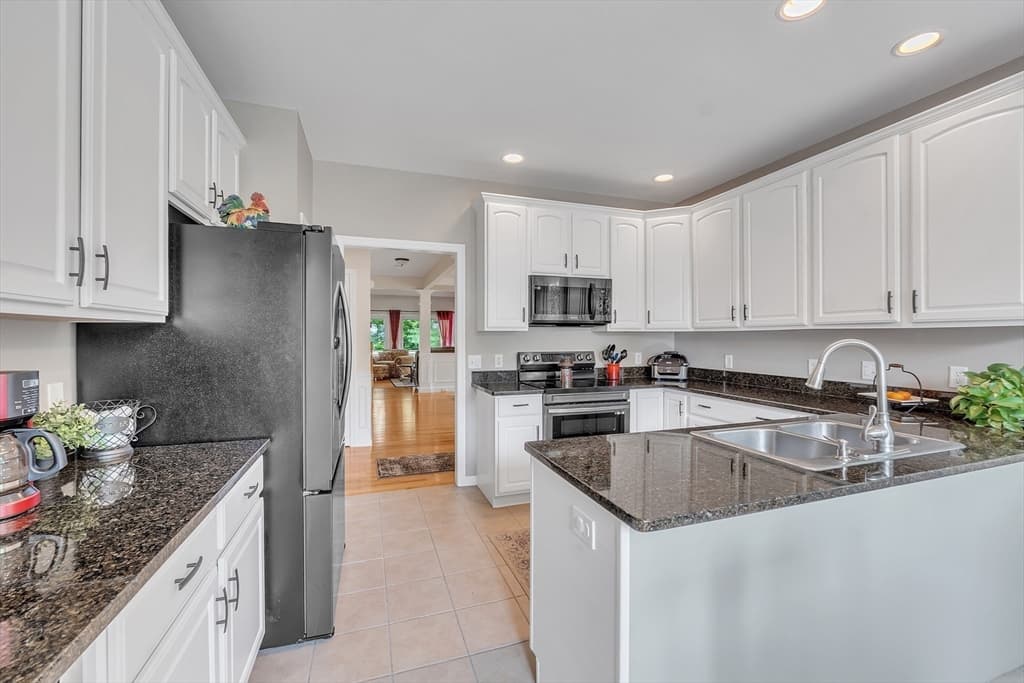 Condominium at 16 Linkside Ct # 16, Northbridge MA 01534, Northbridge, photo 12 of 38