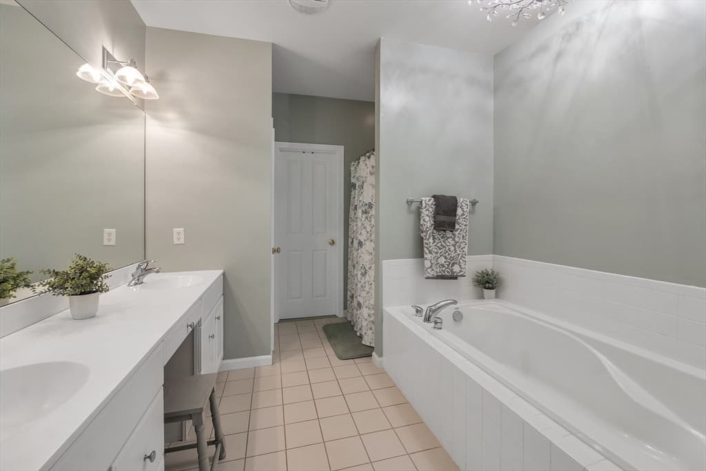 Condominium at 16 Linkside Ct # 16, Northbridge MA 01534, Northbridge, photo 24 of 38