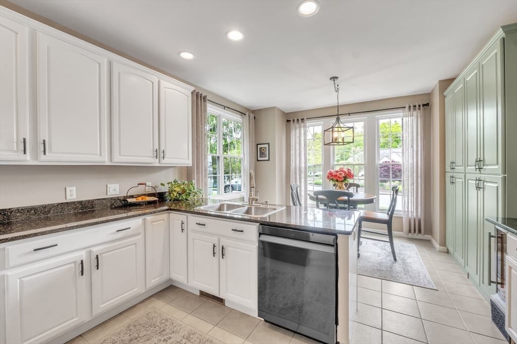 Condominium at 16 Linkside Ct # 16, Northbridge MA 01534, Northbridge, photo 8 of 38