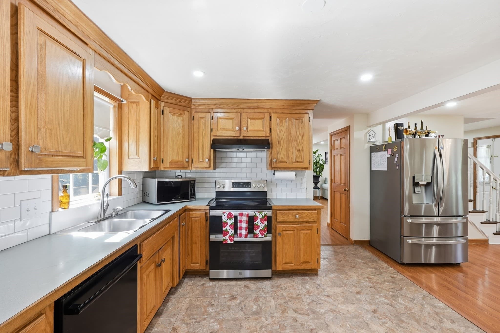 Single Family Residence at 305 Mount Vernon St, Fitchburg MA 01420, Fitchburg, photo 6 of 37