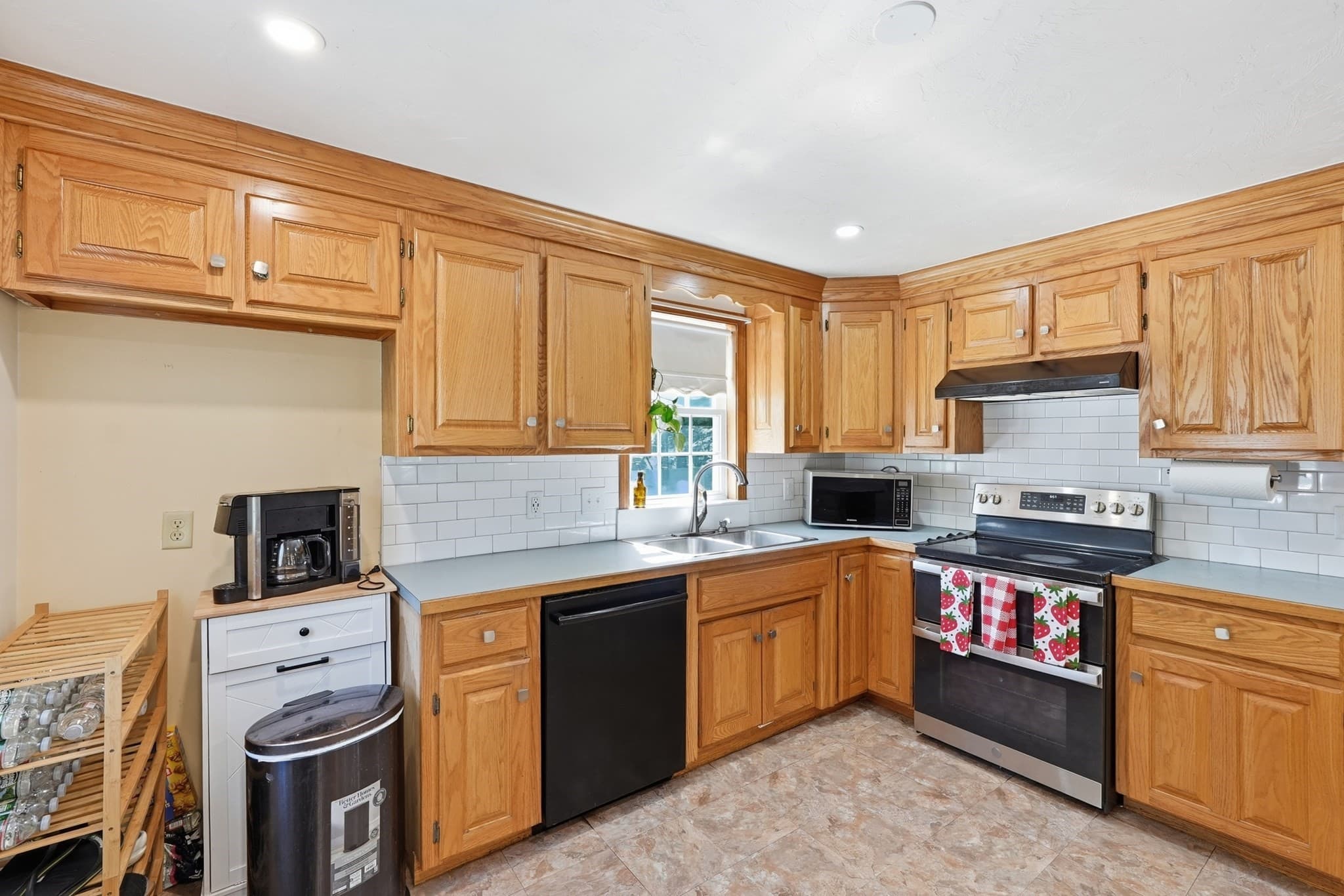 Single Family Residence at 305 Mount Vernon St, Fitchburg MA 01420, Fitchburg, photo 9 of 37