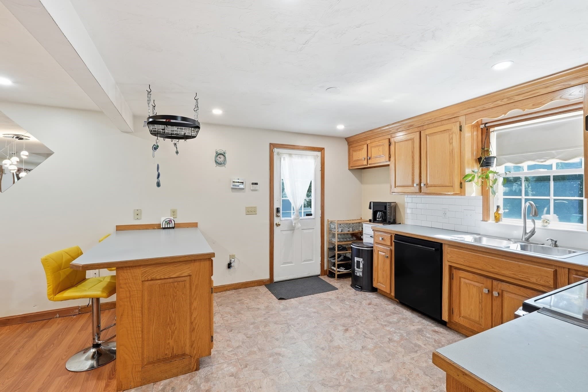 Single Family Residence at 305 Mount Vernon St, Fitchburg MA 01420, Fitchburg, photo 10 of 37