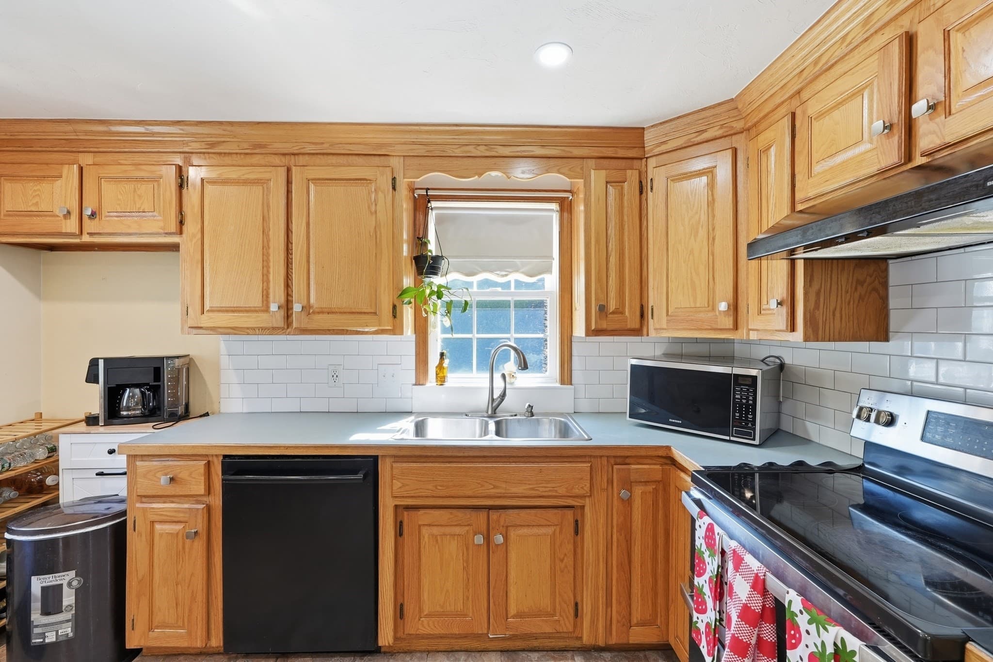 Single Family Residence at 305 Mount Vernon St, Fitchburg MA 01420, Fitchburg, photo 11 of 37