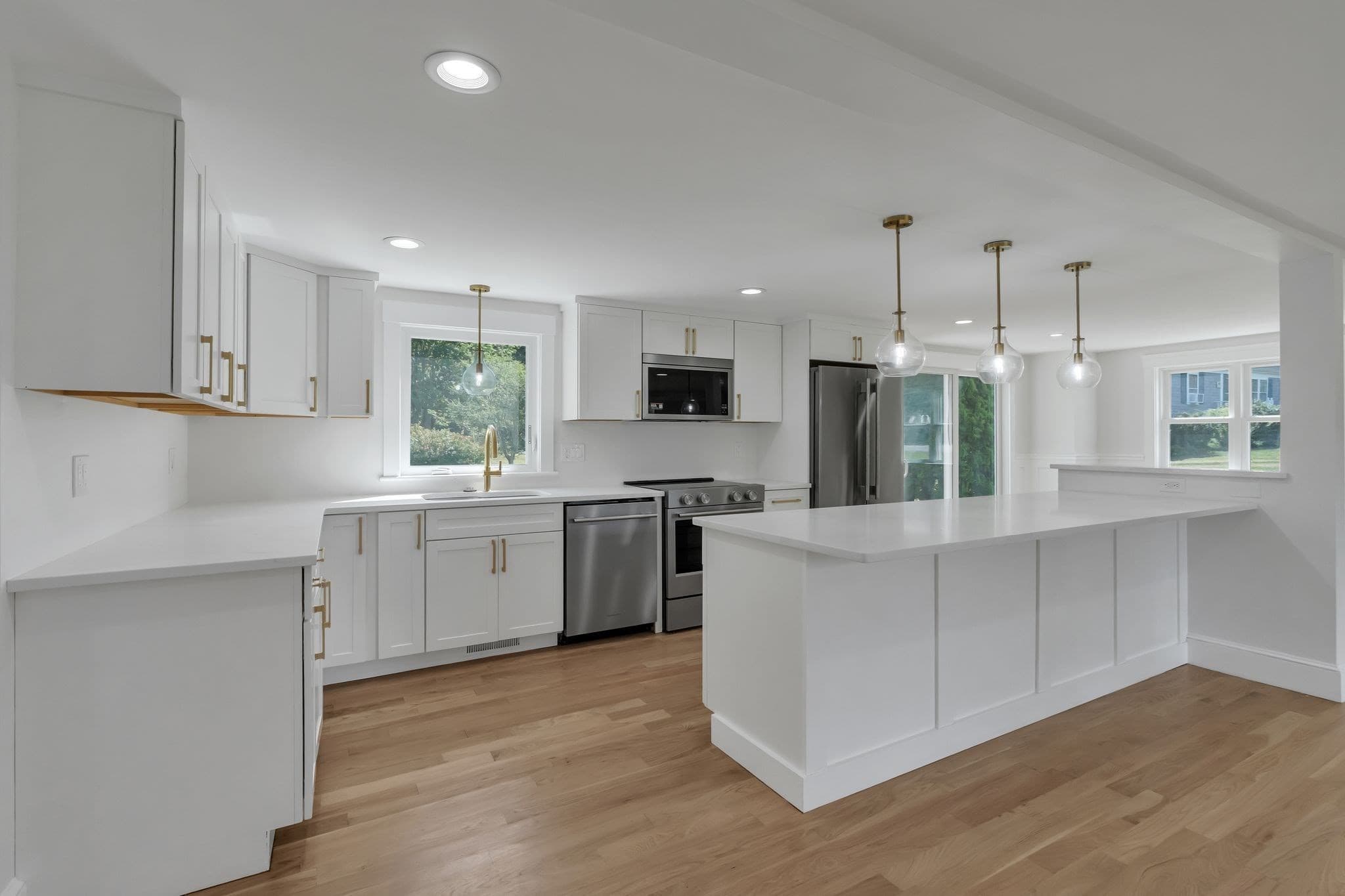 Single Family Residence at 10 Briggs Ln, Marion MA 02738, Marion, photo 2 of 42