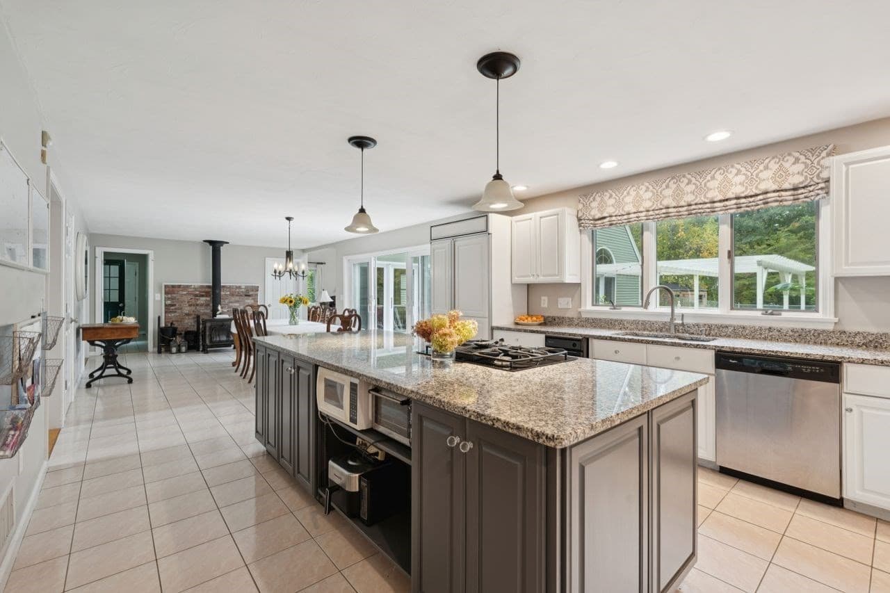 Single Family Residence at 52 Moore Ln, Northborough MA 01532, Northborough, photo 6 of 41