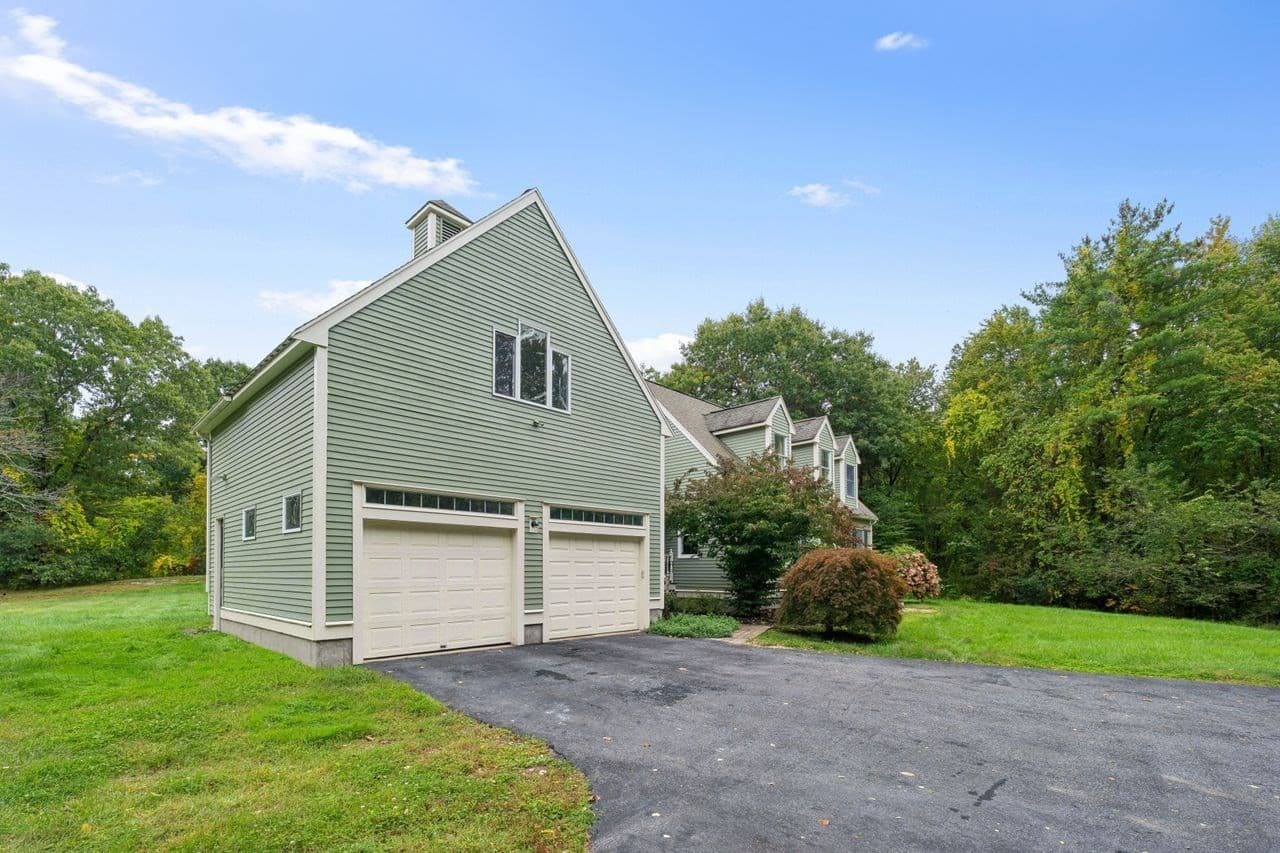 Single Family Residence at 52 Moore Ln, Northborough MA 01532, Northborough, photo 3 of 41