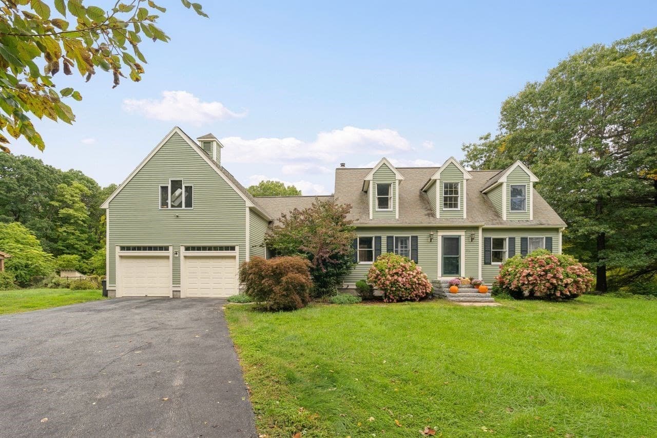 52 Moore Ln, Northborough MA 01532