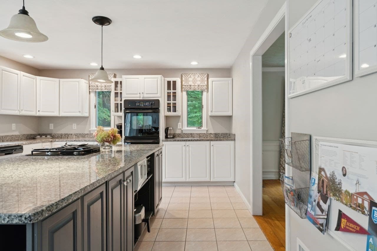 Single Family Residence at 52 Moore Ln, Northborough MA 01532, Northborough, photo 4 of 41