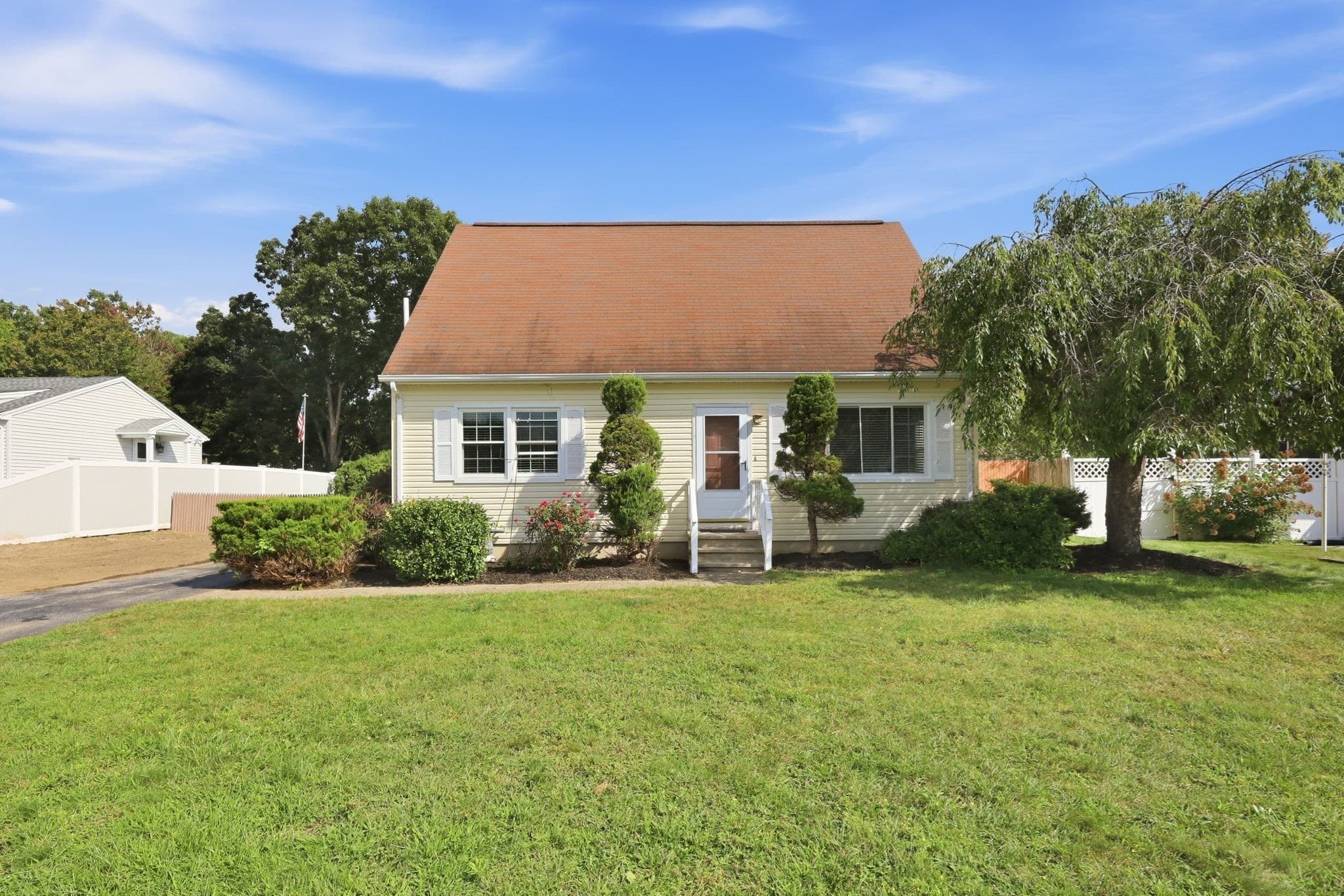 Single Family Residence at 5 Timber Ln, Holyoke MA 01040, Holyoke, photo 2 of 32