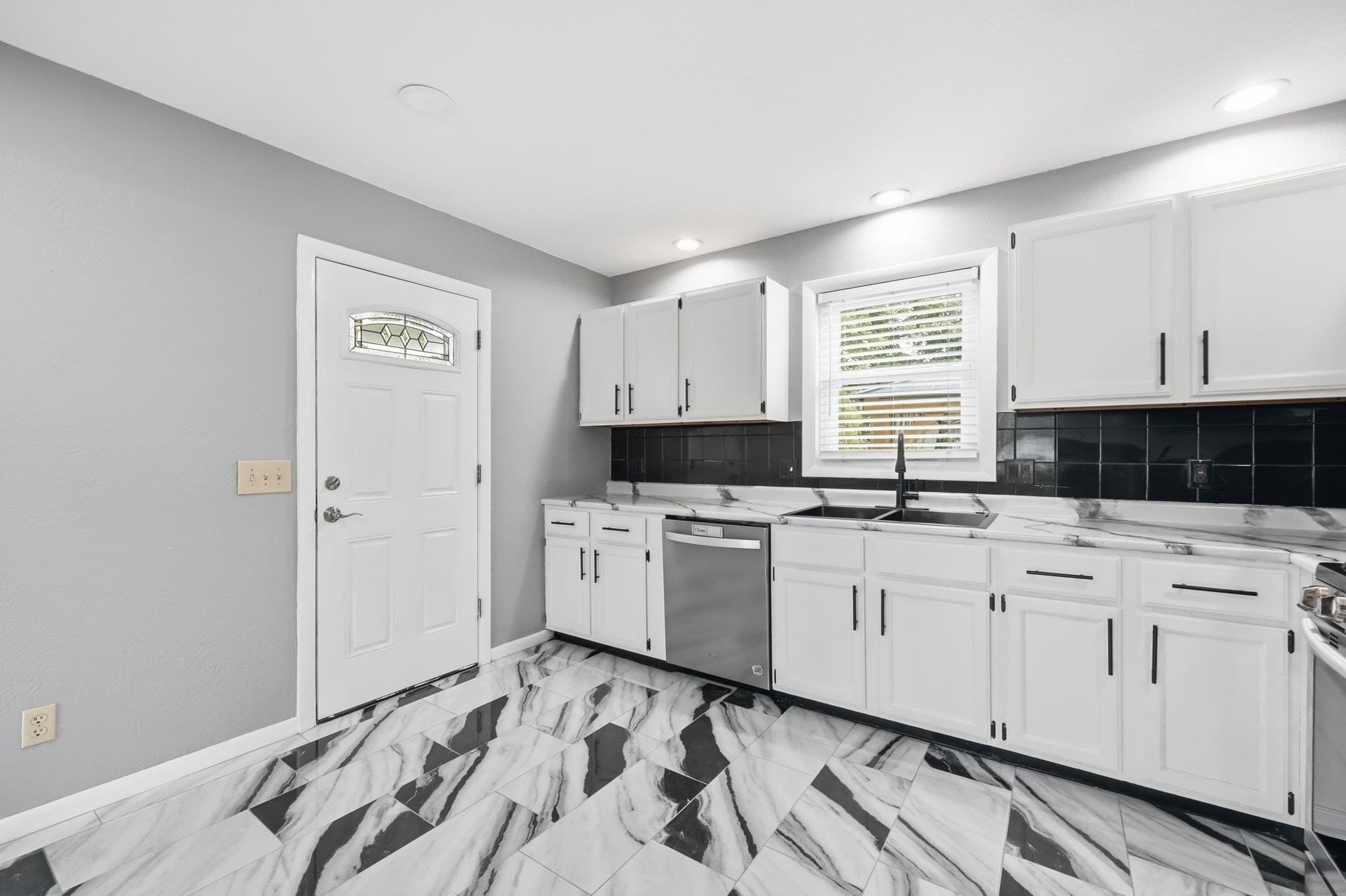 Single Family Residence at 5 Timber Ln, Holyoke MA 01040, Holyoke, photo 14 of 32
