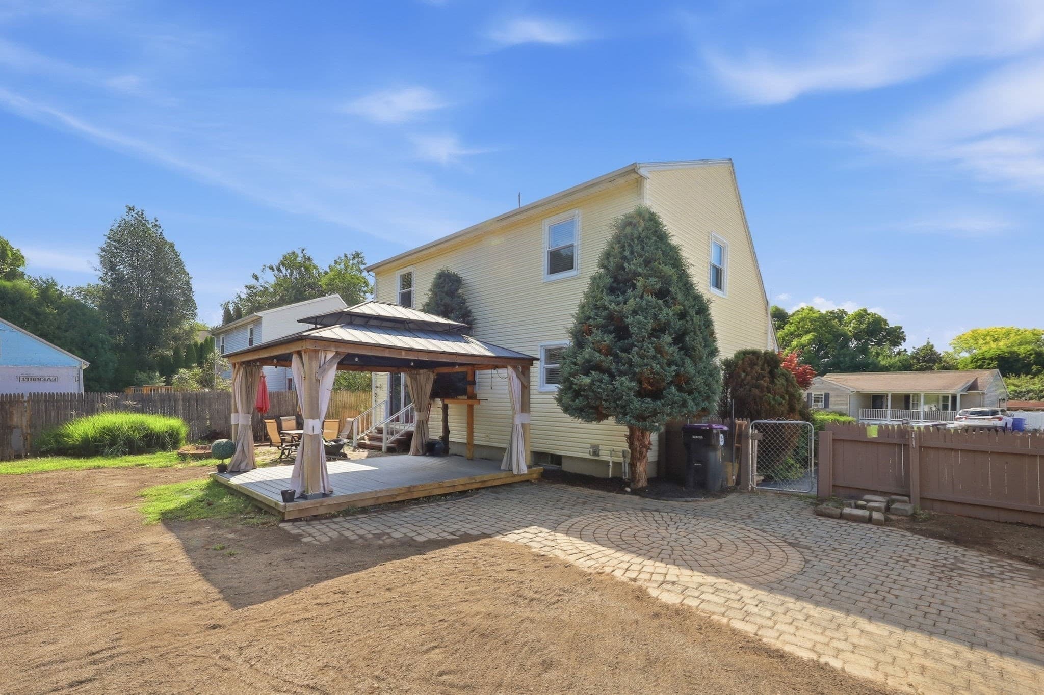 Single Family Residence at 5 Timber Ln, Holyoke MA 01040, Holyoke, photo 4 of 32