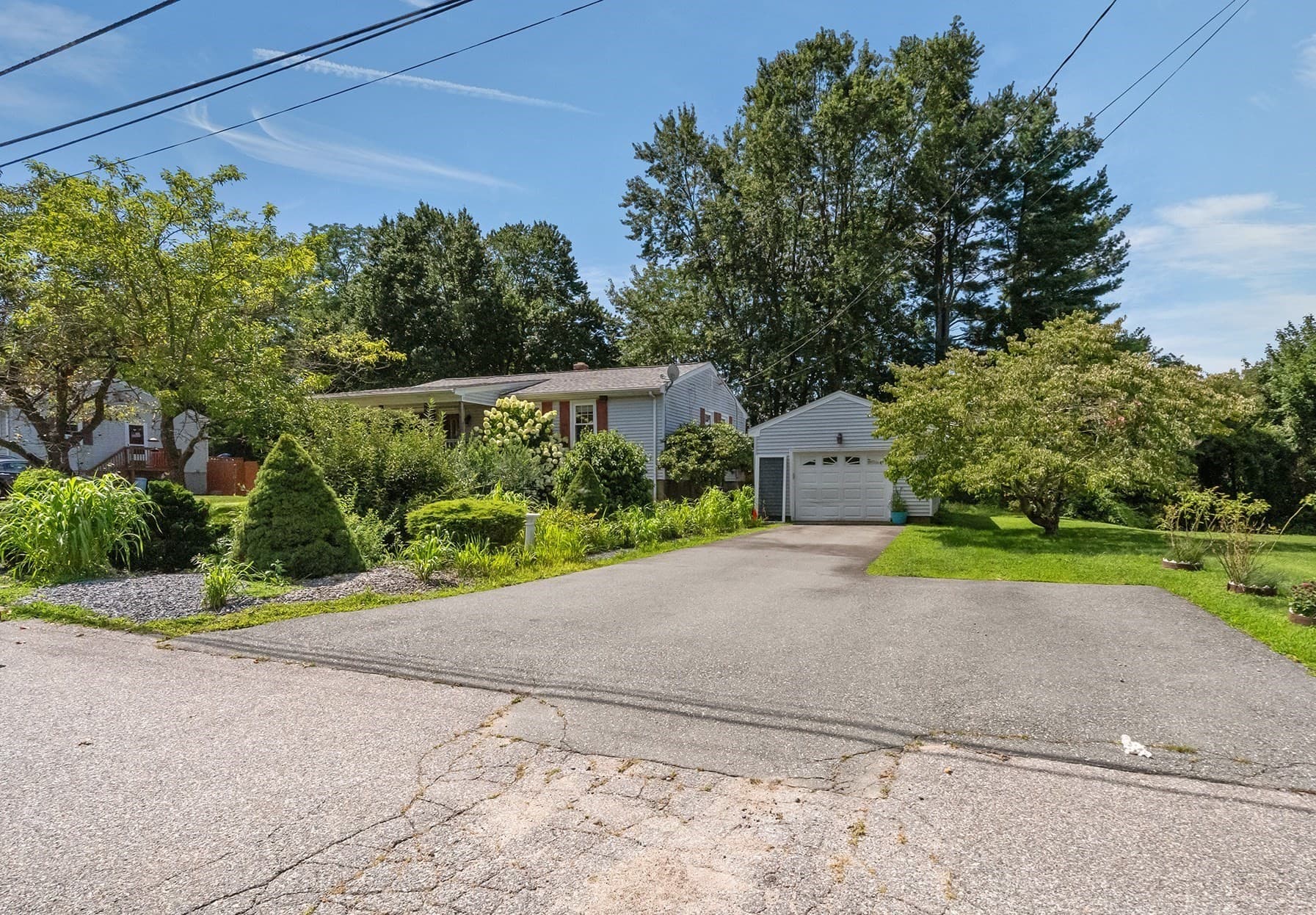 Single Family Residence at 127 Kenmar Dr, Somerset MA 02726, Somerset, photo 18 of 21