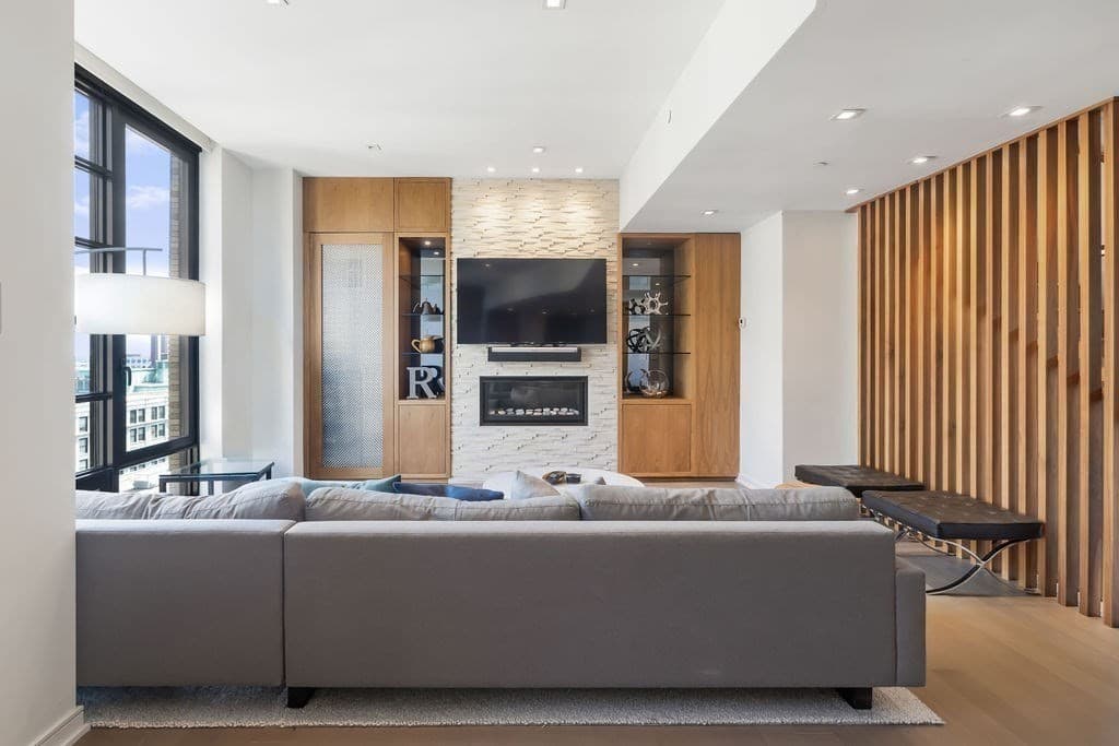 Condominium at 580 Washington St, Boston MA 02111, photo 4 of 42