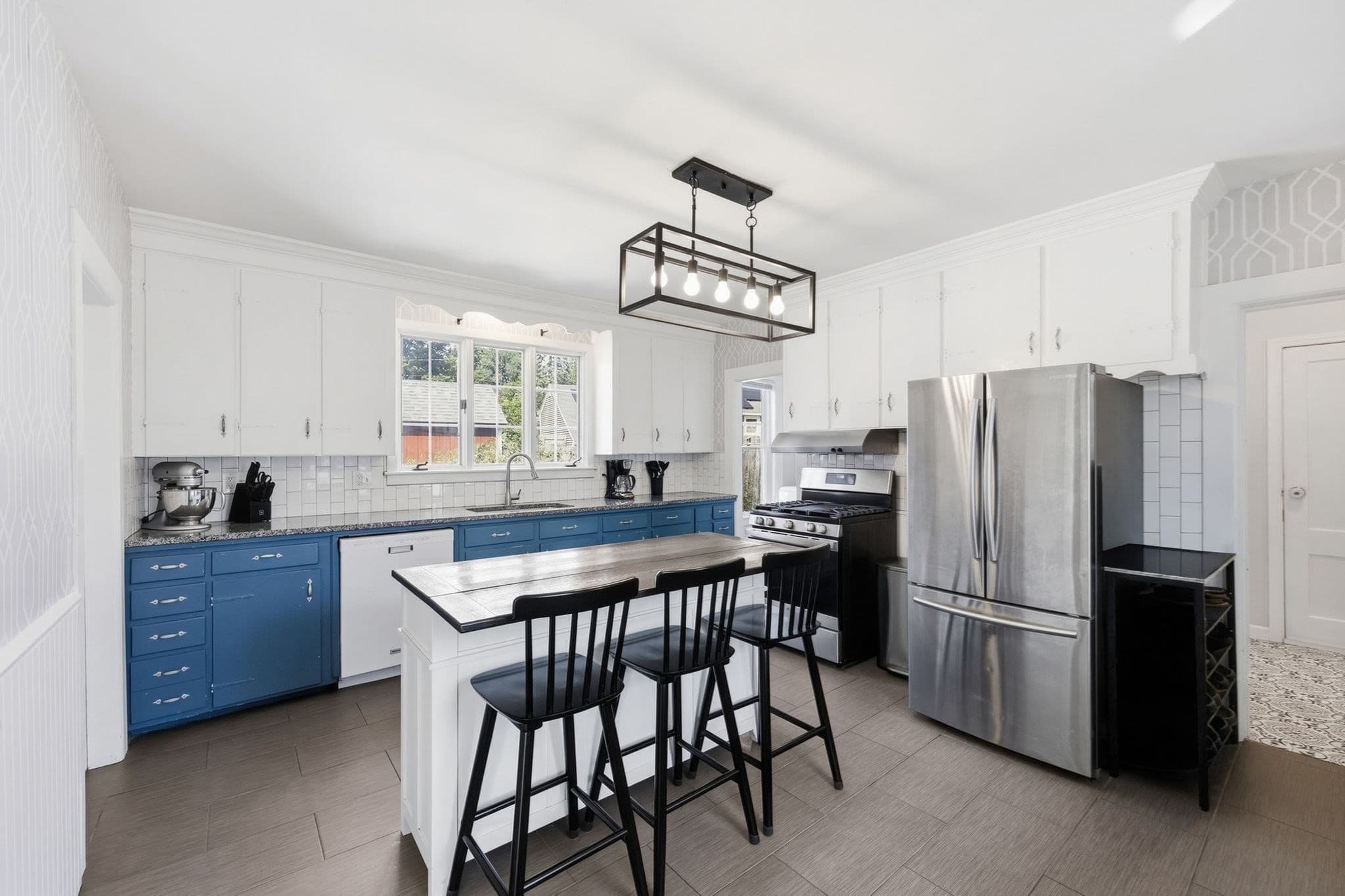 Single Family Residence at 91 N Main St, East Longmeadow MA 01028, East Longmeadow, photo 6 of 40