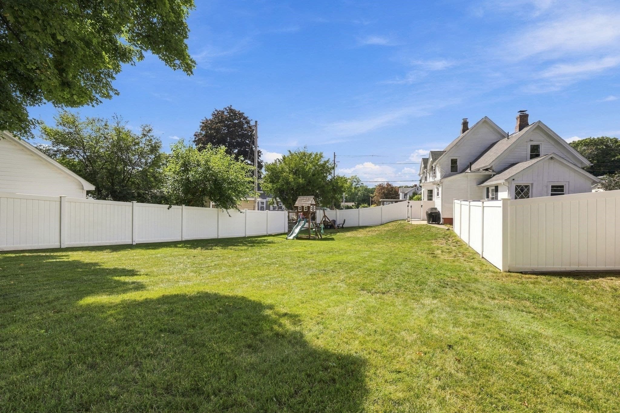 Single Family Residence at 91 N Main St, East Longmeadow MA 01028, East Longmeadow, photo 4 of 40