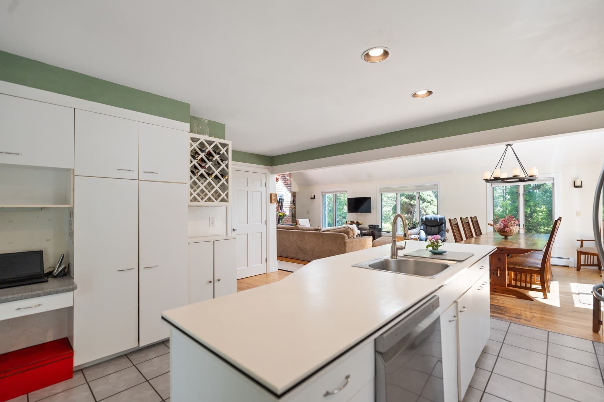 Single Family Residence at 39 Stuart Rd, Rochester MA 02770, Rochester, photo 6 of 32