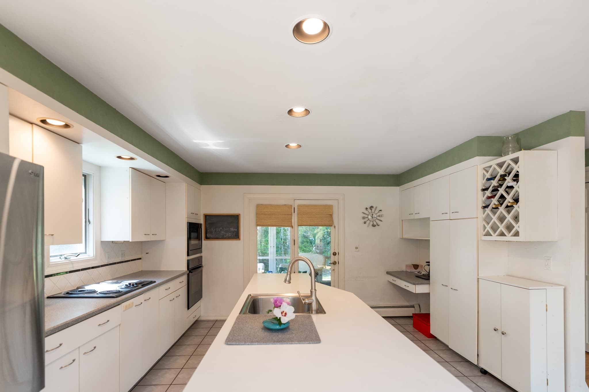 Single Family Residence at 39 Stuart Rd, Rochester MA 02770, Rochester, photo 5 of 32