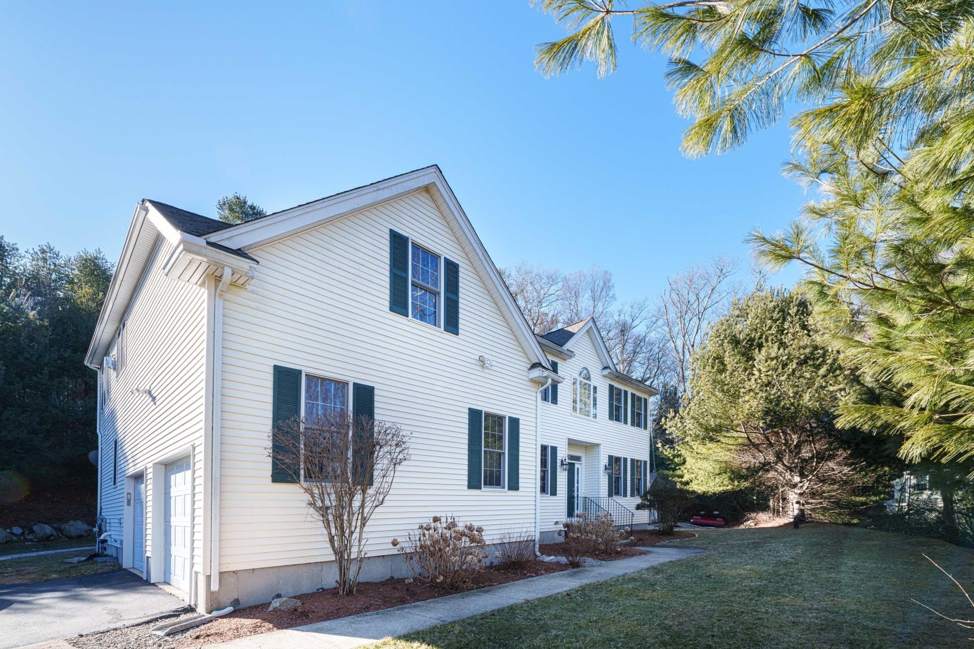 Single Family Residence at 300 Crownshield Avenue, Uxbridge MA 01569, Uxbridge, photo 2 of 25