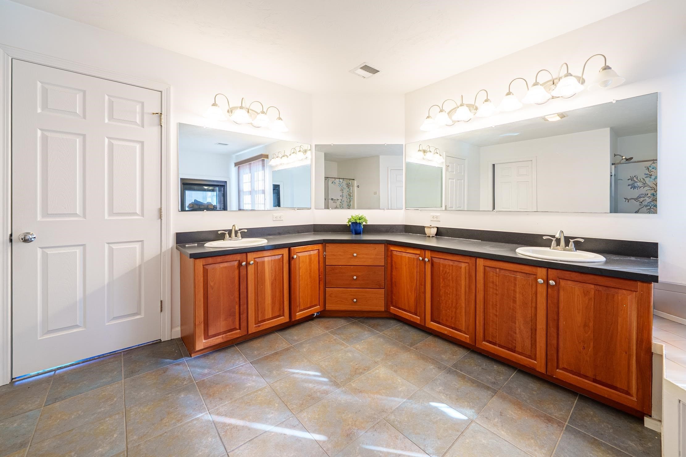 Single Family Residence at 300 Crownshield Avenue, Uxbridge MA 01569, Uxbridge, photo 17 of 25