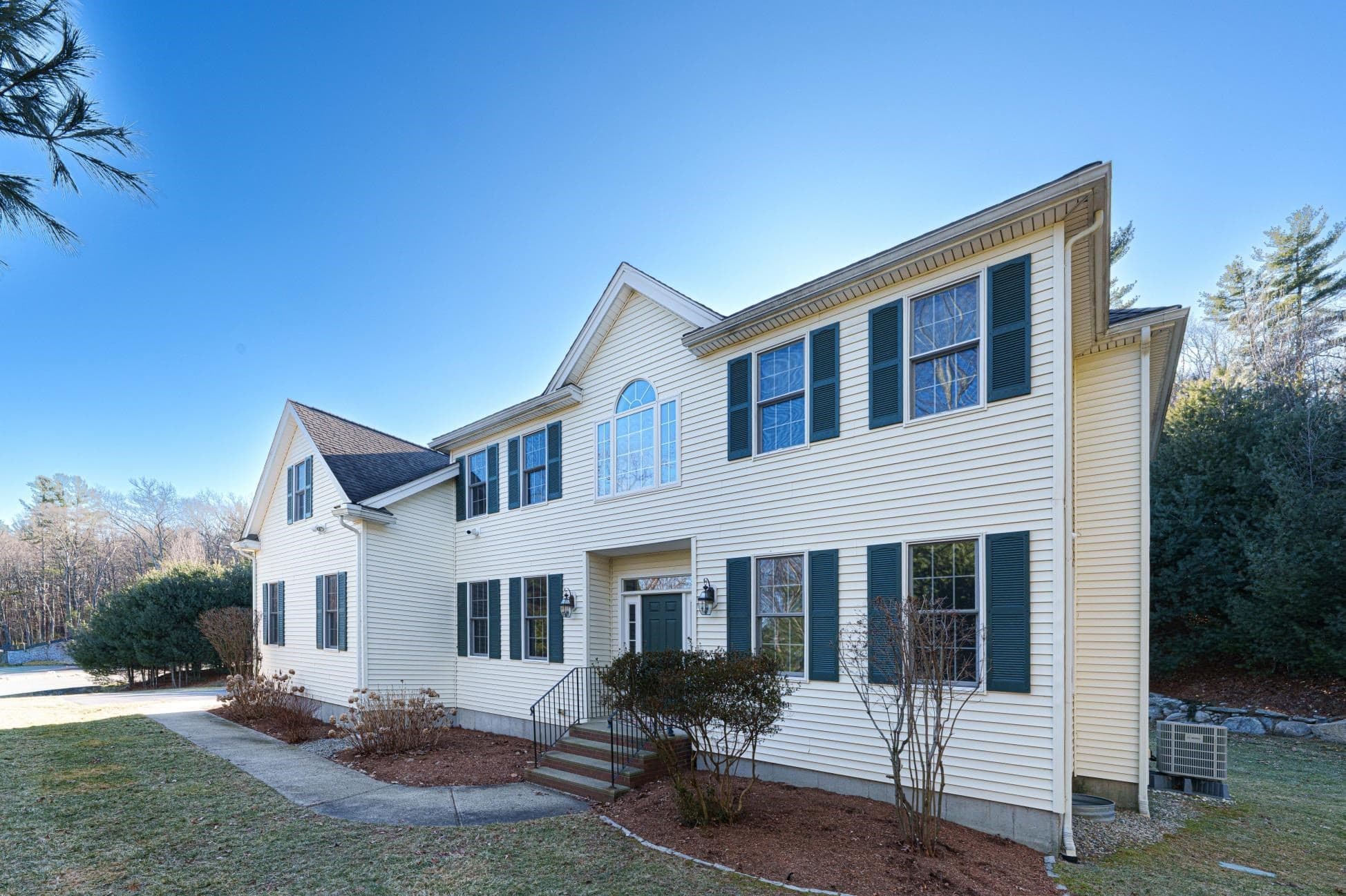 300 Crownshield Avenue, Uxbridge MA 01569