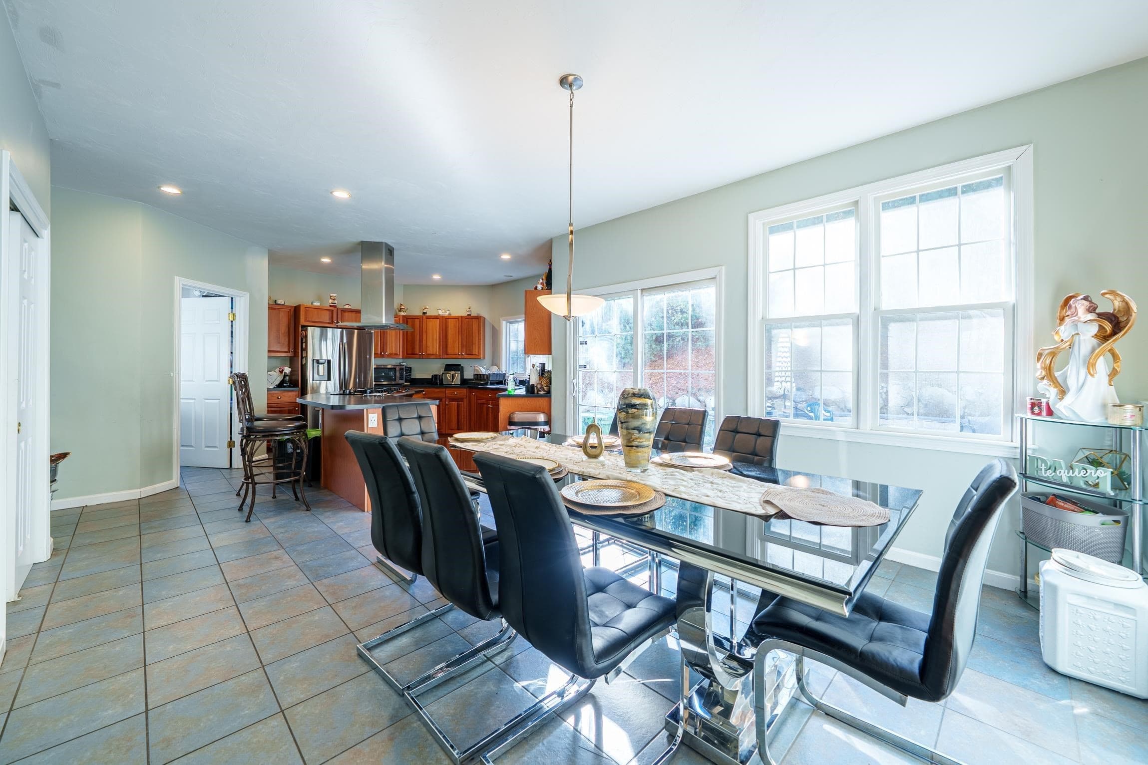 Single Family Residence at 300 Crownshield Avenue, Uxbridge MA 01569, Uxbridge, photo 9 of 25