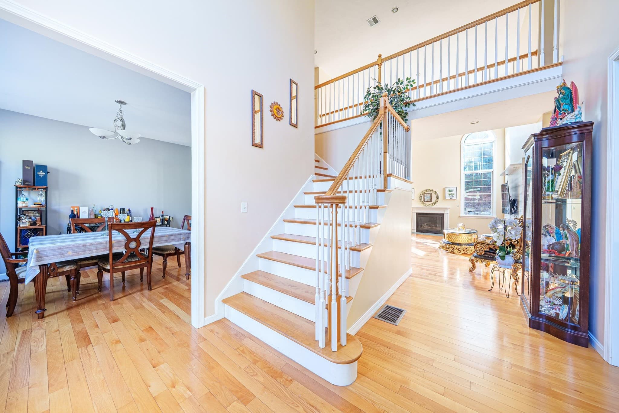 Single Family Residence at 300 Crownshield Avenue, Uxbridge MA 01569, Uxbridge, photo 4 of 25