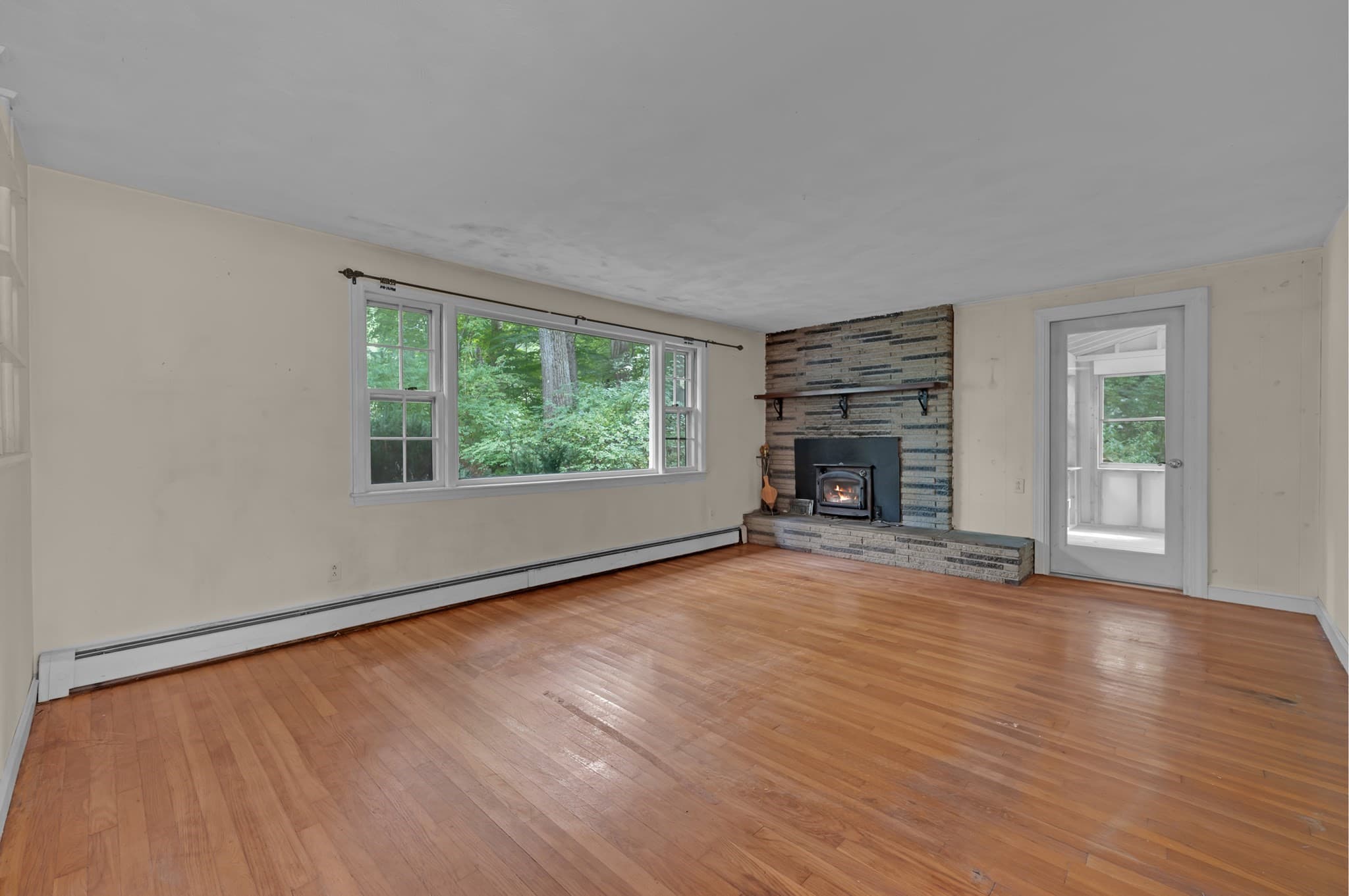 Single Family Residence at 21 Wells Park Rd, Sturbridge MA 01566, Sturbridge, photo 2 of 38