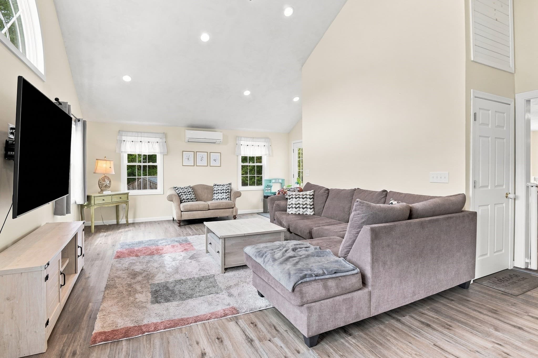 Single Family Residence at 17 Dartmouth Drive, Milford MA 01757, photo 5 of 33