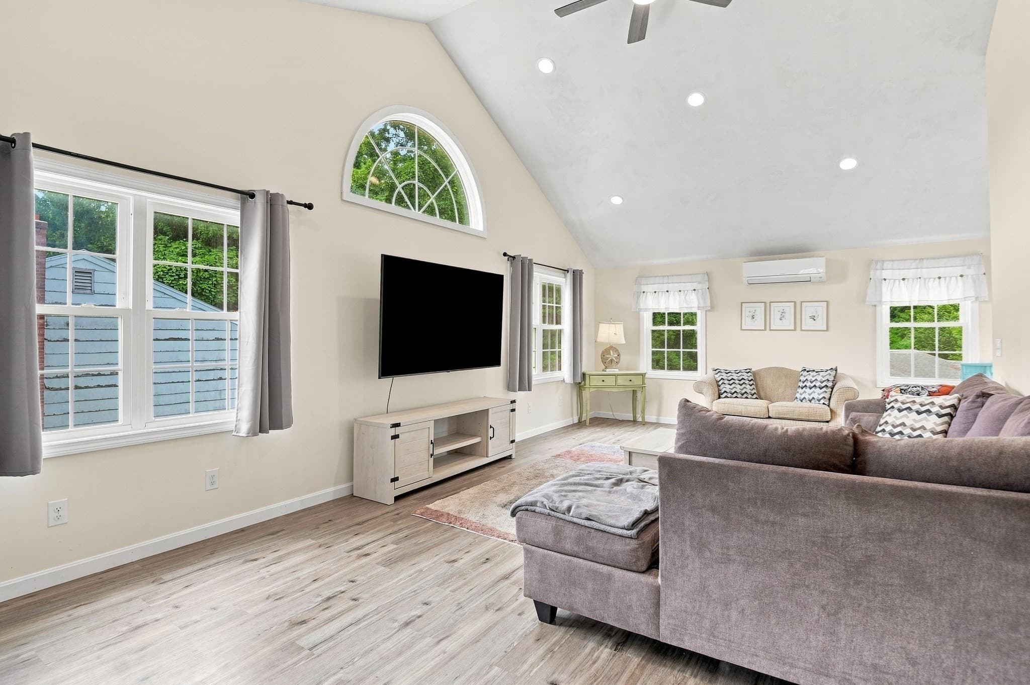 Single Family Residence at 17 Dartmouth Drive, Milford MA 01757, photo 4 of 33