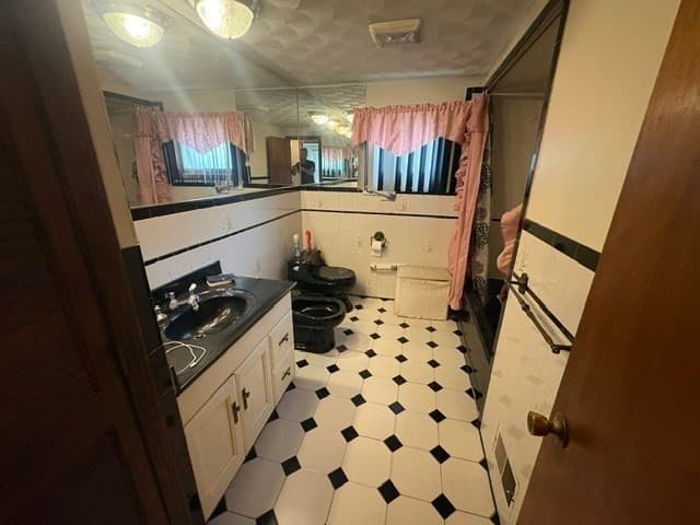 Single Family Residence at 38 Hilton Street, Somerset MA 02725, Somerset, photo 7 of 12