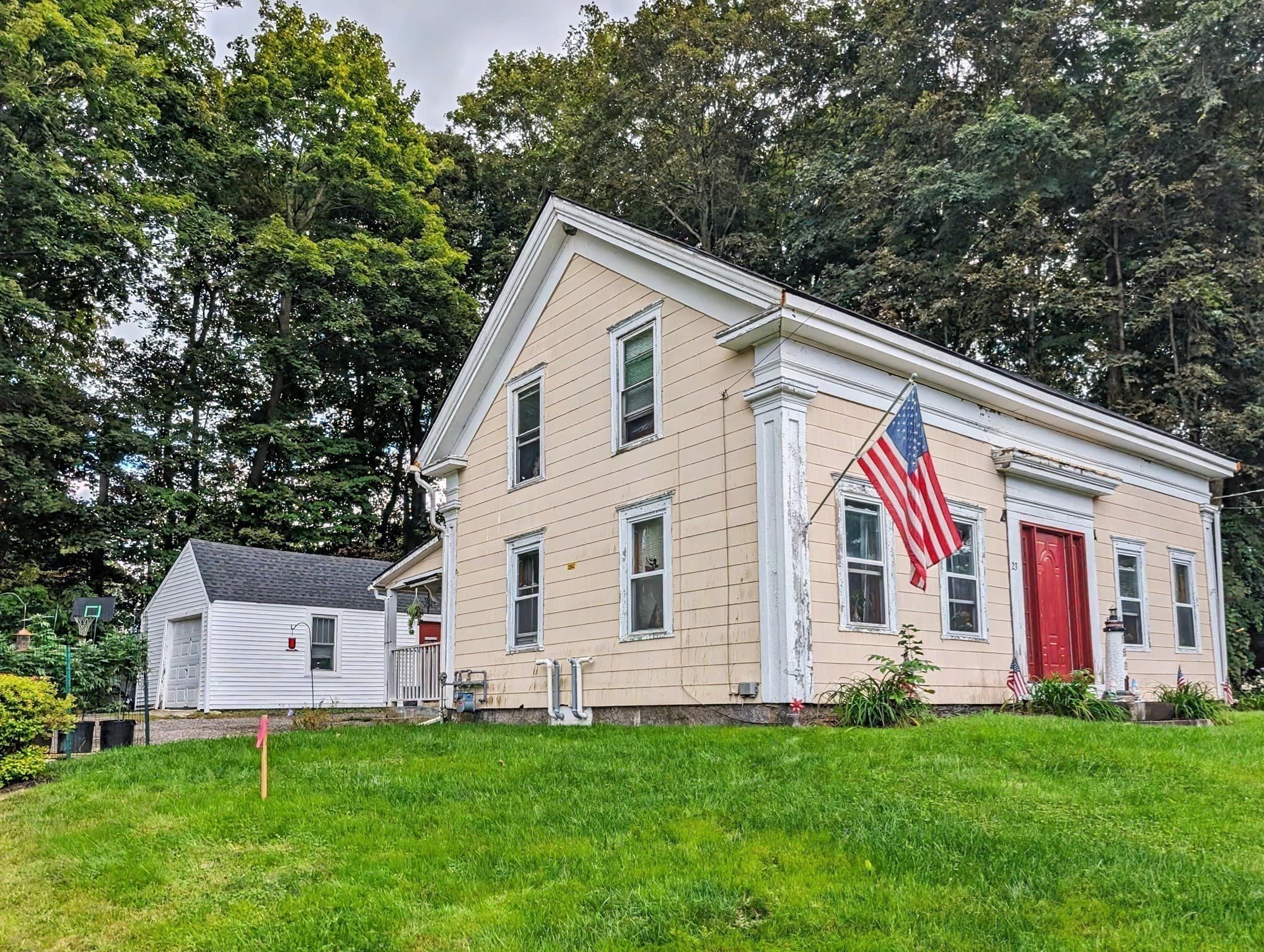 23 North St, Douglas MA 01516