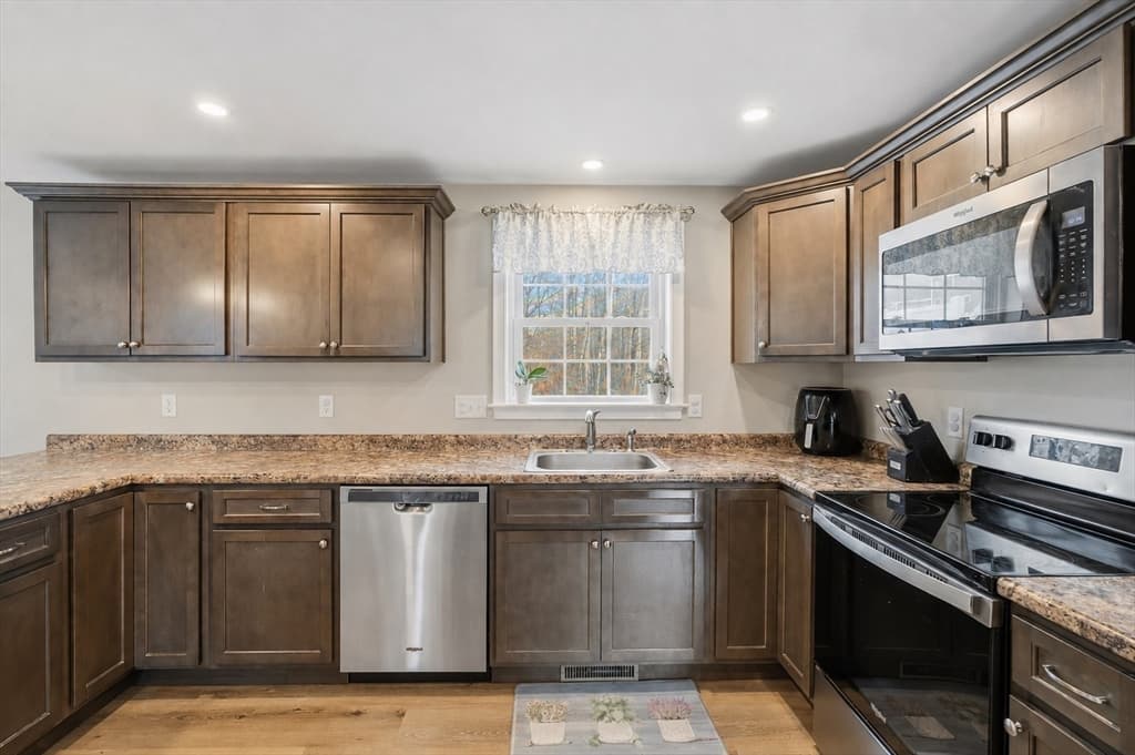 Single Family Residence at 97 Timber Ridge Dr, Milford NH 03055, Milford, photo 5 of 24