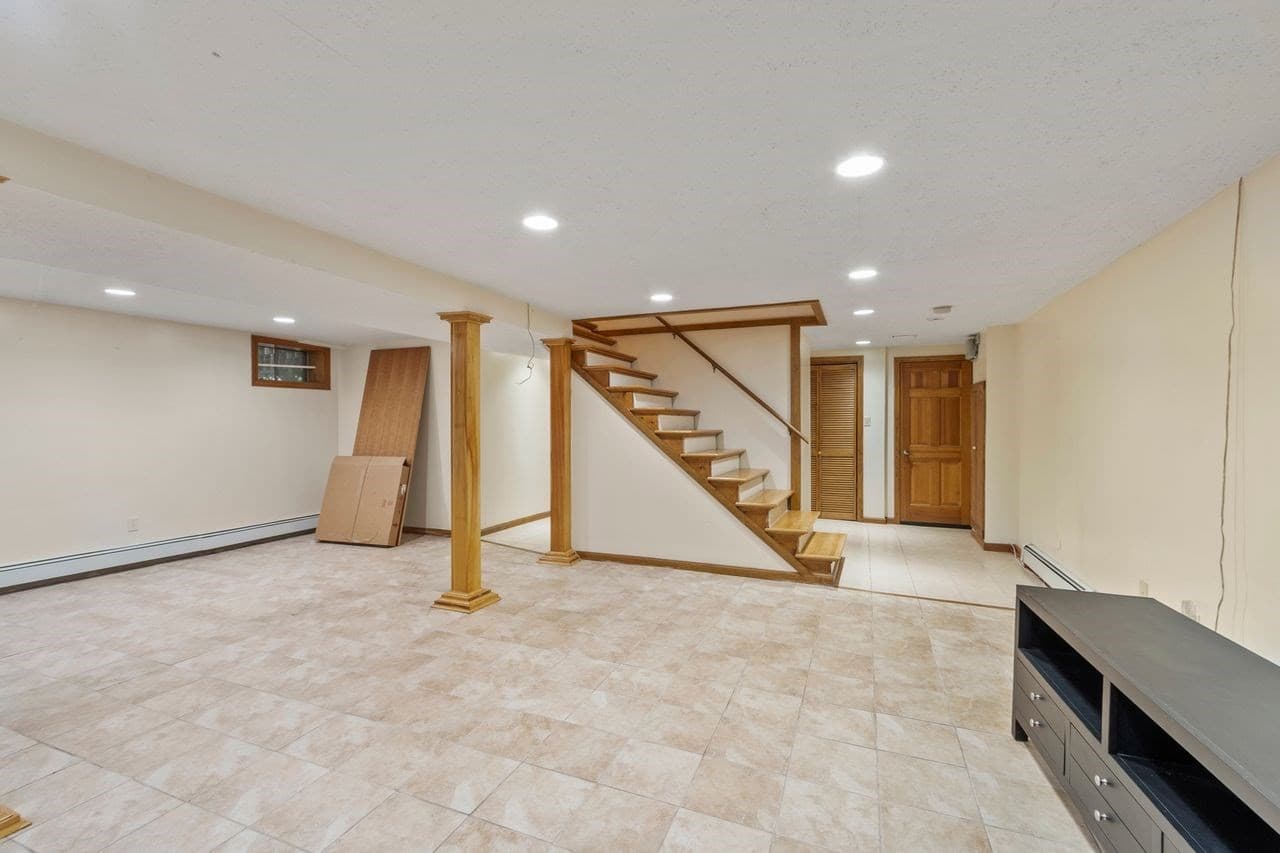 Single Family Residence at 4 Apple Tree Ln, Wilmington MA 01887, Wilmington, photo 27 of 33